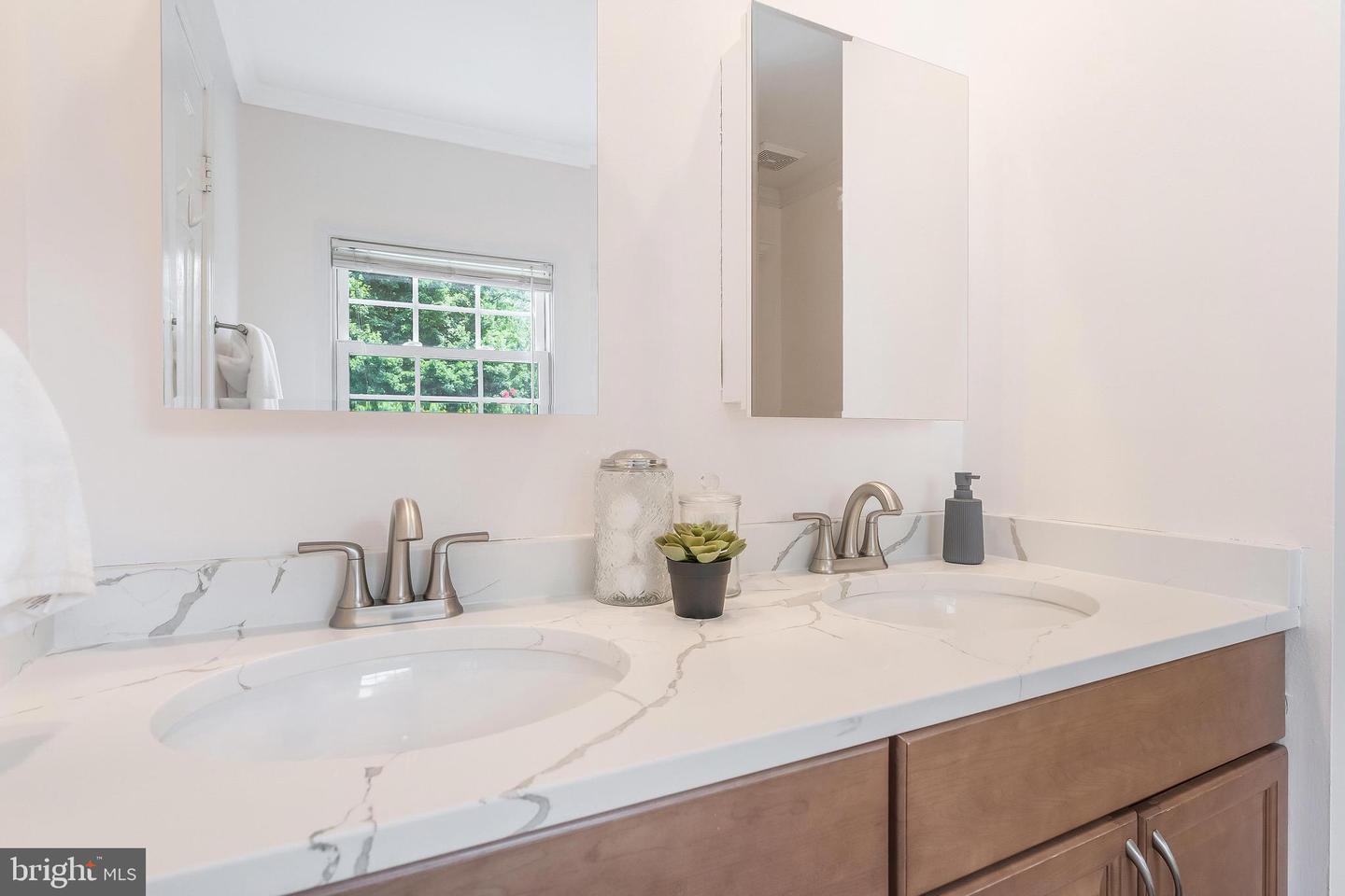 21031 THOREAU CT, STERLING, Virginia 20164, 3 Bedrooms Bedrooms, ,3 BathroomsBathrooms,Residential,For sale,21031 THOREAU CT,VALO2101882 MLS # VALO2101882
