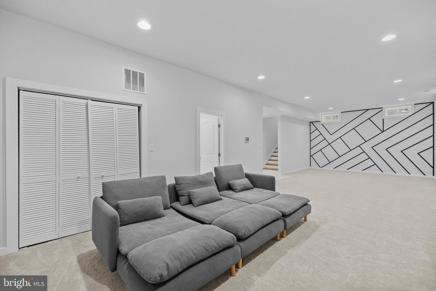 18518 OLD TRIANGLE RD, TRIANGLE, Virginia 22172, 5 Bedrooms Bedrooms, ,4 BathroomsBathrooms,Residential,For sale,18518 OLD TRIANGLE RD,VAPW2099062 MLS # VAPW2099062