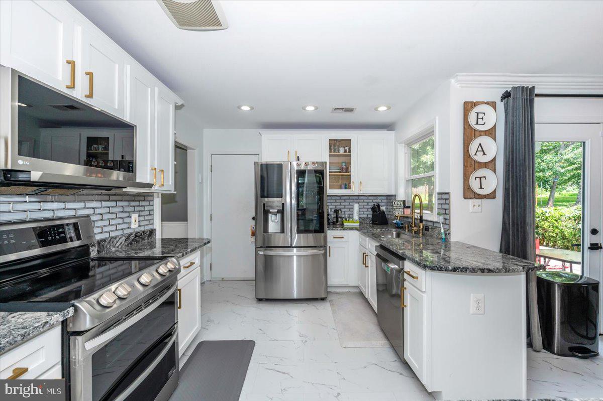 6109 COLCHESTER RD, FAIRFAX, Virginia 22030, 5 Bedrooms Bedrooms, ,4 BathroomsBathrooms,Residential,For sale,6109 COLCHESTER RD,VAFX2255222 MLS # VAFX2255222