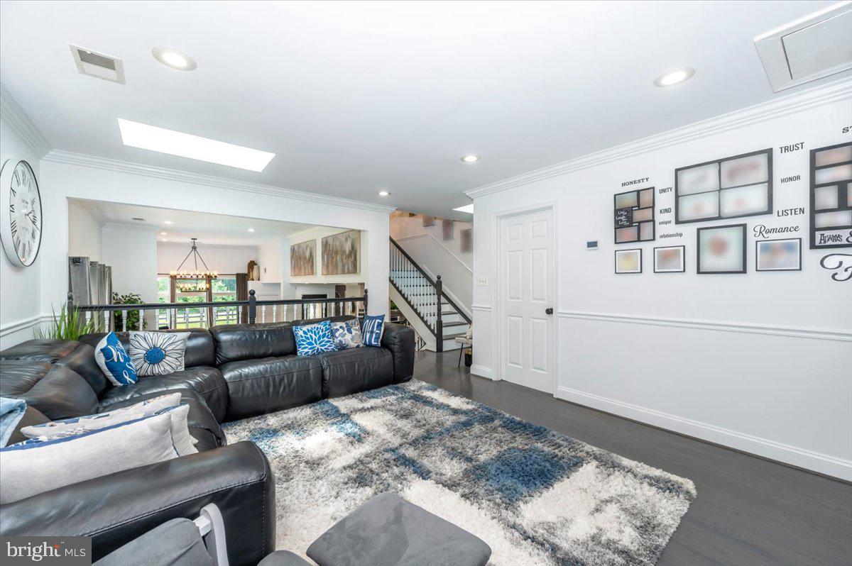 6109 COLCHESTER RD, FAIRFAX, Virginia 22030, 5 Bedrooms Bedrooms, ,4 BathroomsBathrooms,Residential,For sale,6109 COLCHESTER RD,VAFX2255222 MLS # VAFX2255222