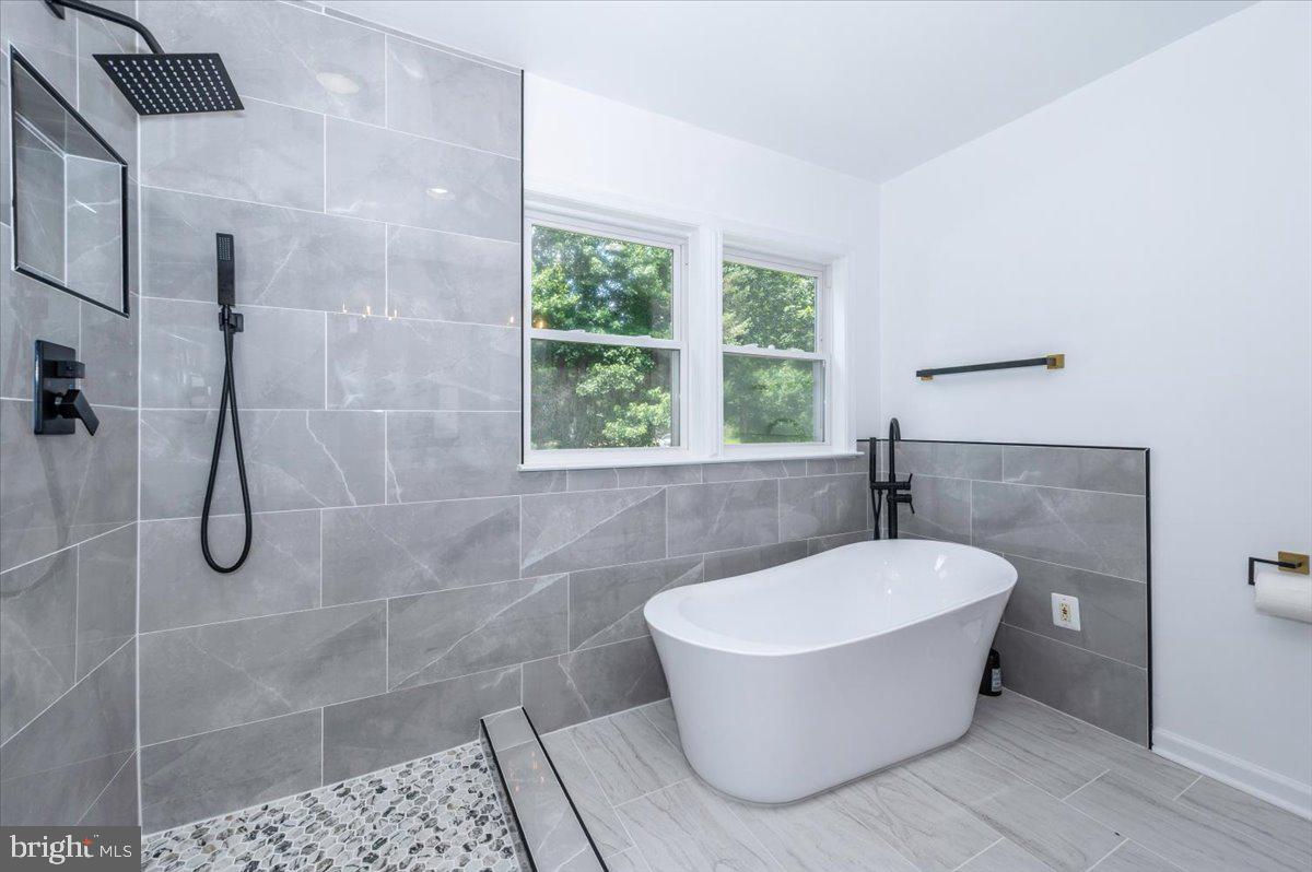 6109 COLCHESTER RD, FAIRFAX, Virginia 22030, 5 Bedrooms Bedrooms, ,4 BathroomsBathrooms,Residential,For sale,6109 COLCHESTER RD,VAFX2255222 MLS # VAFX2255222
