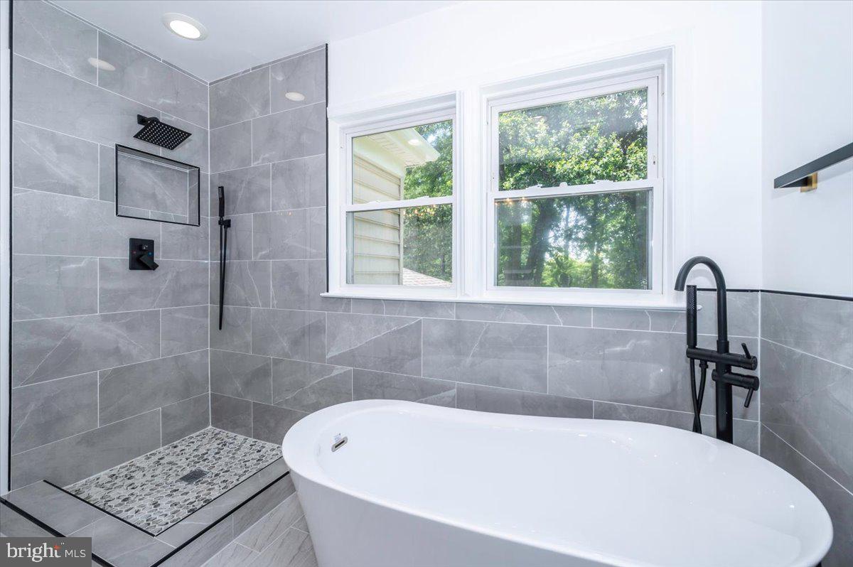 6109 COLCHESTER RD, FAIRFAX, Virginia 22030, 5 Bedrooms Bedrooms, ,4 BathroomsBathrooms,Residential,For sale,6109 COLCHESTER RD,VAFX2255222 MLS # VAFX2255222
