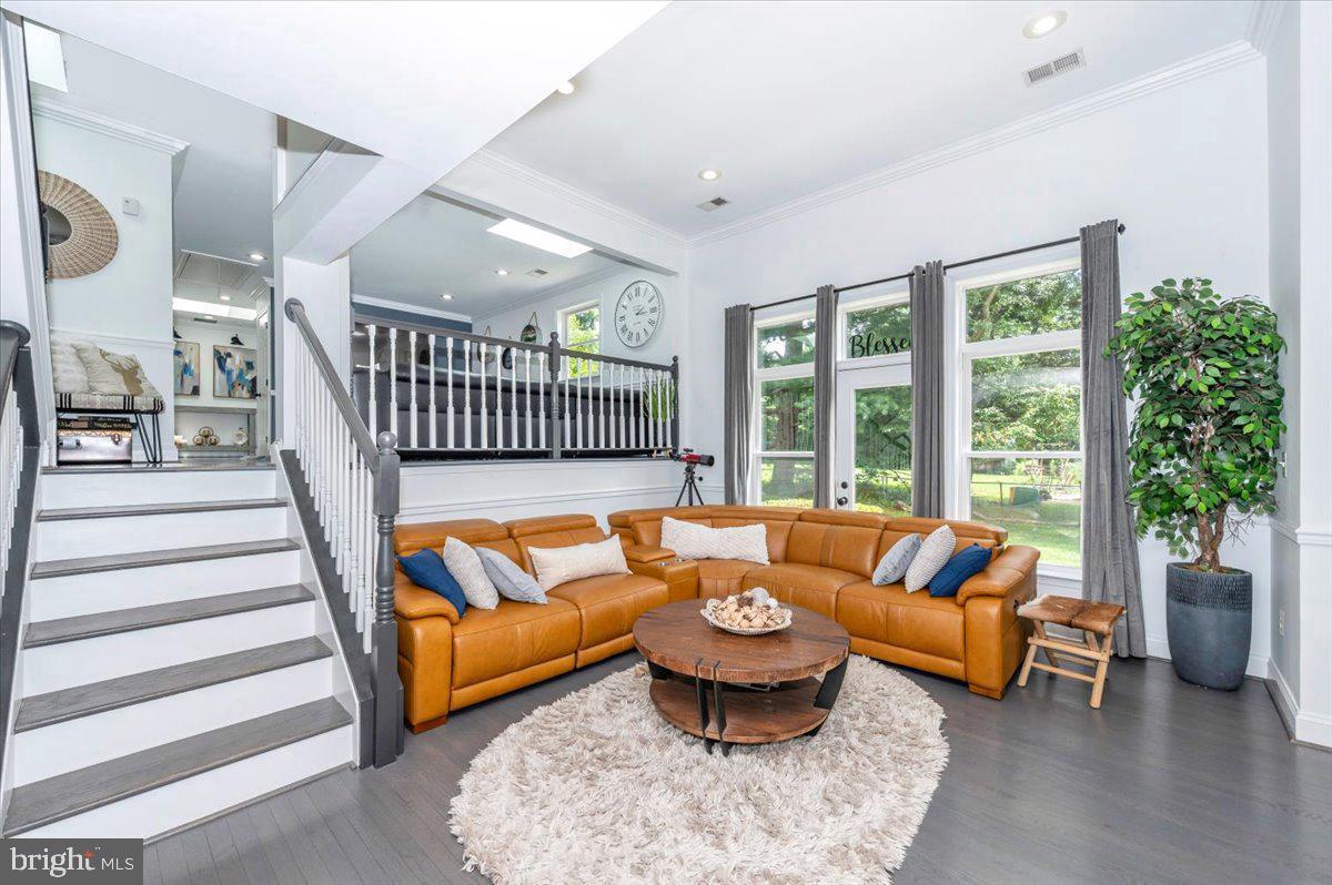 6109 COLCHESTER RD, FAIRFAX, Virginia 22030, 5 Bedrooms Bedrooms, ,4 BathroomsBathrooms,Residential,For sale,6109 COLCHESTER RD,VAFX2255222 MLS # VAFX2255222