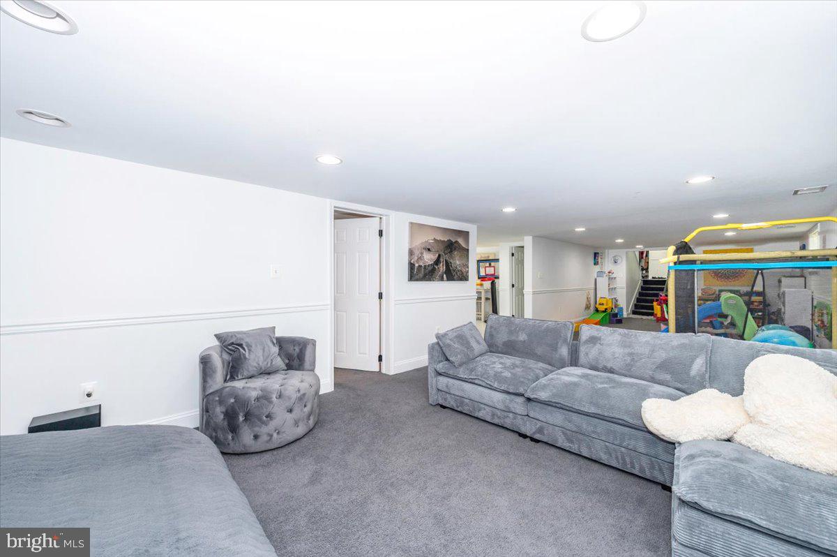 6109 COLCHESTER RD, FAIRFAX, Virginia 22030, 5 Bedrooms Bedrooms, ,4 BathroomsBathrooms,Residential,For sale,6109 COLCHESTER RD,VAFX2255222 MLS # VAFX2255222