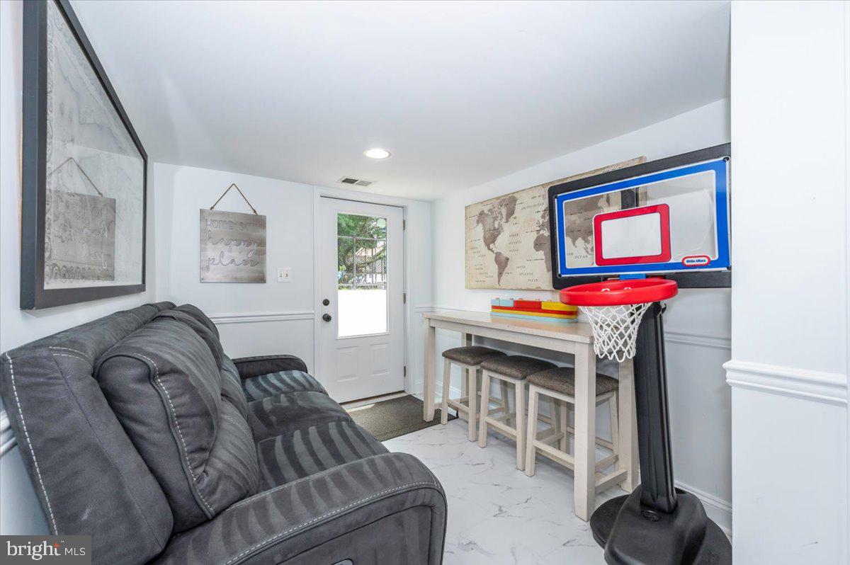 6109 COLCHESTER RD, FAIRFAX, Virginia 22030, 5 Bedrooms Bedrooms, ,4 BathroomsBathrooms,Residential,For sale,6109 COLCHESTER RD,VAFX2255222 MLS # VAFX2255222