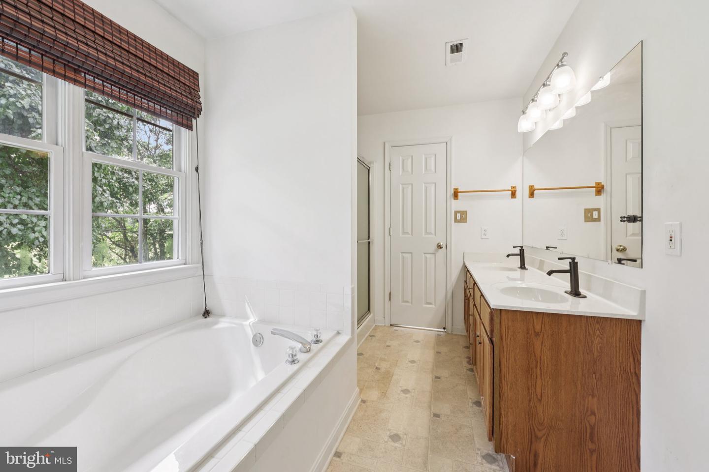 11607 RIVER MEADOWS WAY, FREDERICKSBURG, Virginia 22408, 4 Bedrooms Bedrooms, ,2 BathroomsBathrooms,Residential,For sale,11607 RIVER MEADOWS WAY,VASP2034690 MLS # VASP2034690