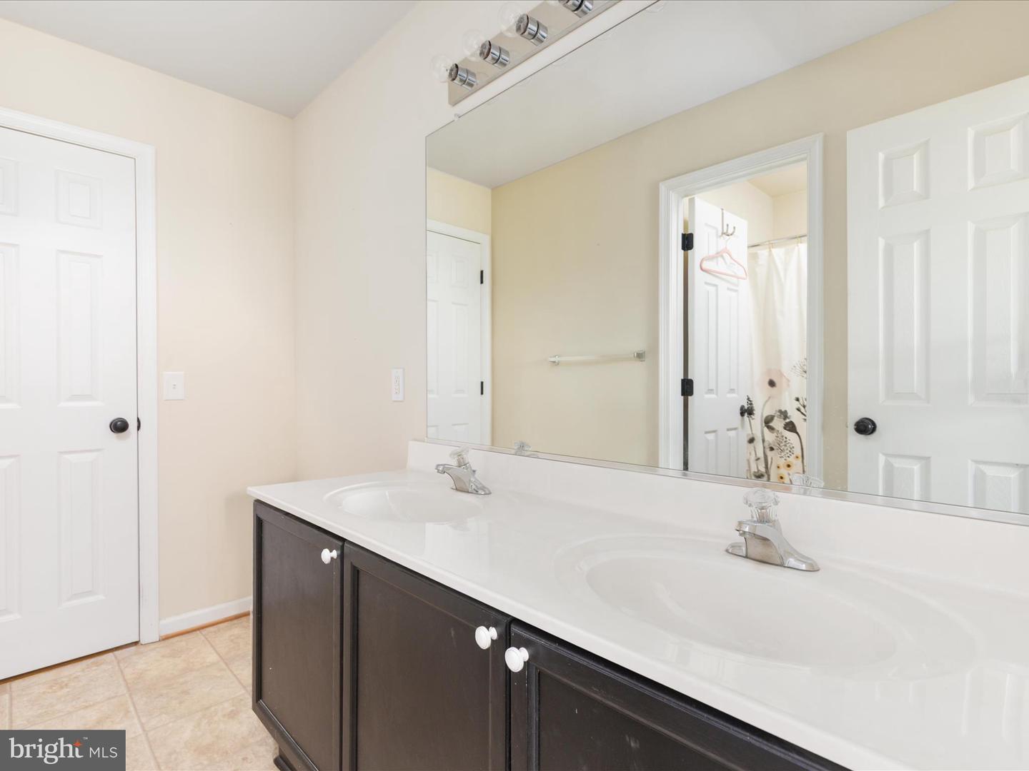 115 SAVANNAH DR, STRASBURG, Virginia 22657, 5 Bedrooms Bedrooms, ,4 BathroomsBathrooms,Residential,For sale,115 SAVANNAH DR,VASH2012002 MLS # VASH2012002