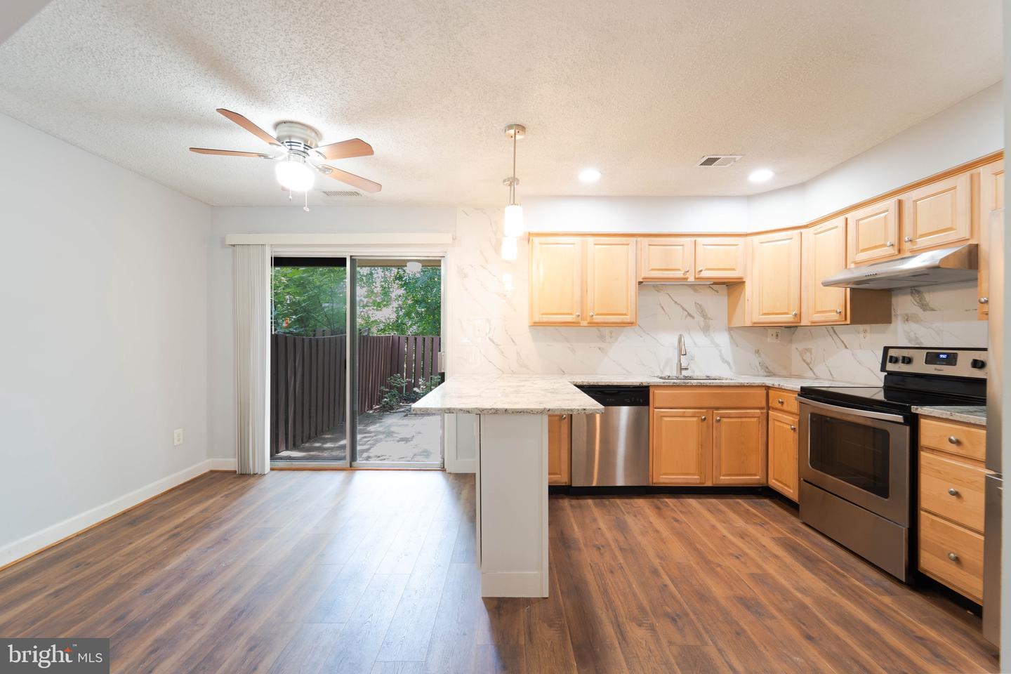 2221 SOUTHGATE SQ, RESTON, Virginia 20191, 3 Bedrooms Bedrooms, ,1 BathroomBathrooms,Residential,For sale,2221 SOUTHGATE SQ,VAFX2255914 MLS # VAFX2255914