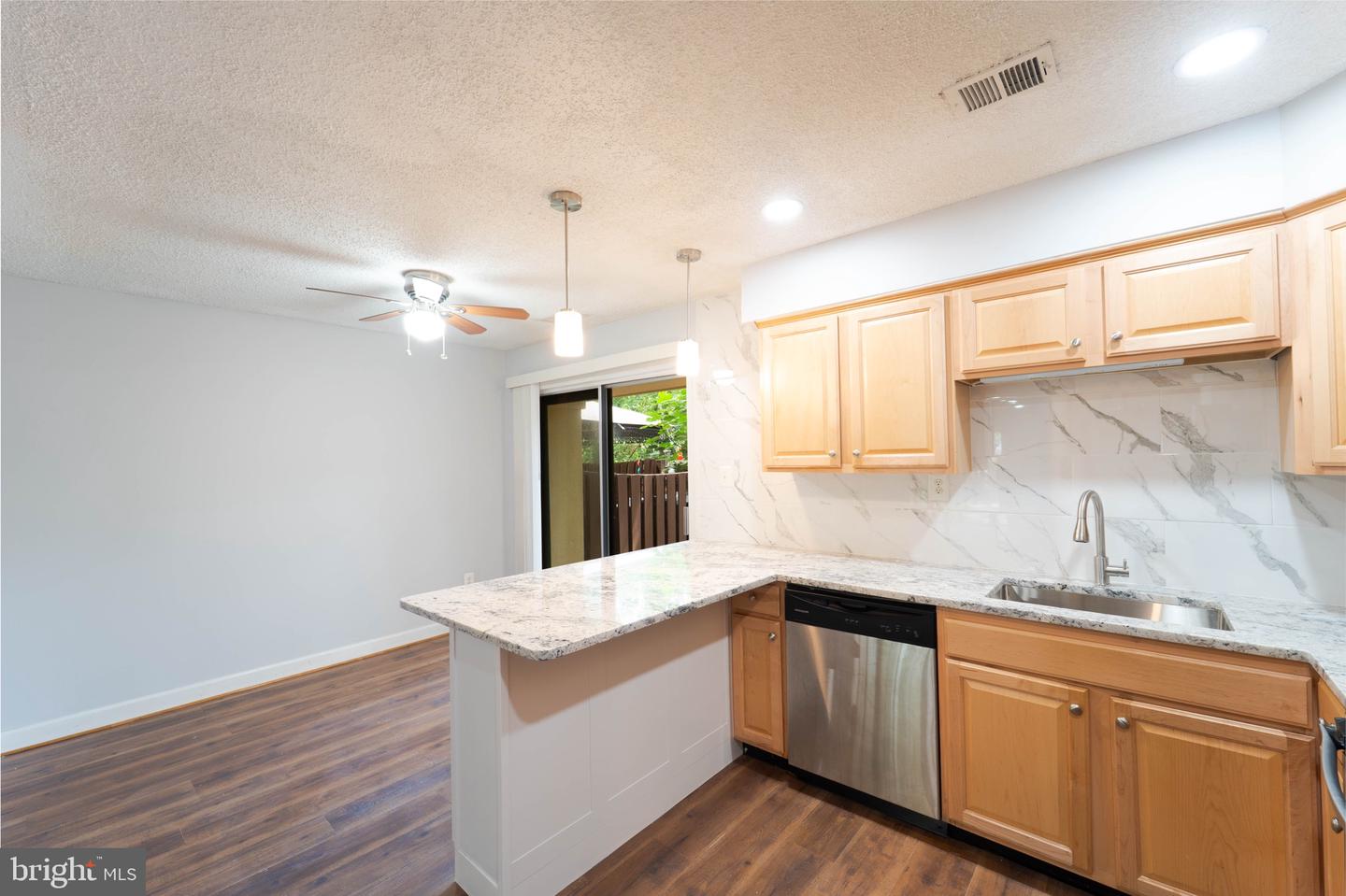 2221 SOUTHGATE SQ, RESTON, Virginia 20191, 3 Bedrooms Bedrooms, ,1 BathroomBathrooms,Residential,For sale,2221 SOUTHGATE SQ,VAFX2255914 MLS # VAFX2255914
