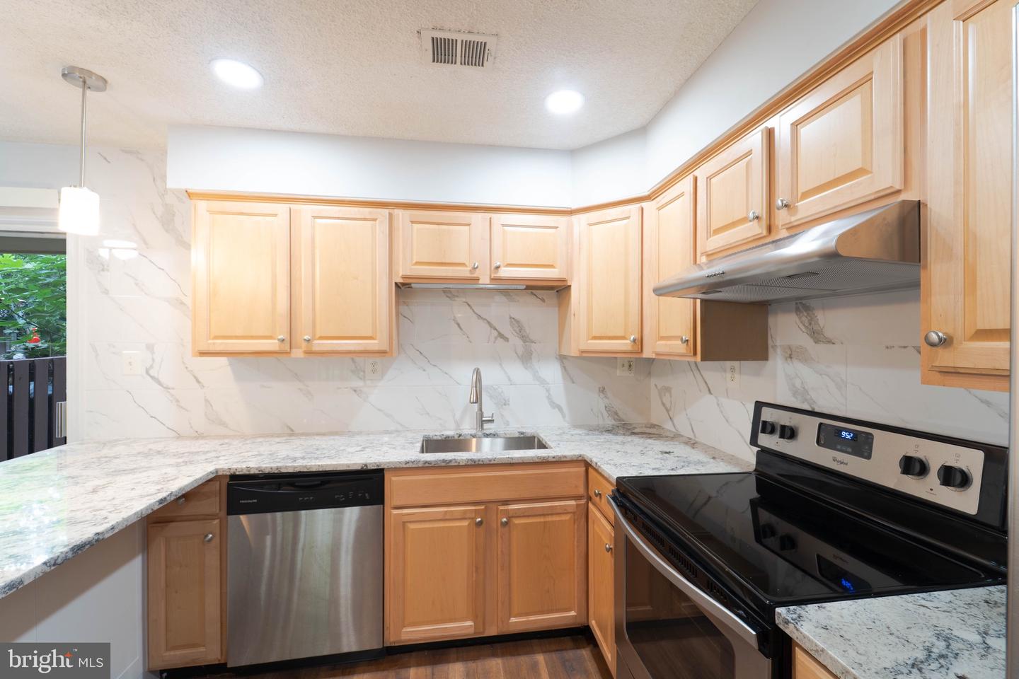 2221 SOUTHGATE SQ, RESTON, Virginia 20191, 3 Bedrooms Bedrooms, ,1 BathroomBathrooms,Residential,For sale,2221 SOUTHGATE SQ,VAFX2255914 MLS # VAFX2255914