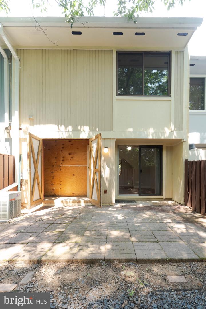 2221 SOUTHGATE SQ, RESTON, Virginia 20191, 3 Bedrooms Bedrooms, ,1 BathroomBathrooms,Residential,For sale,2221 SOUTHGATE SQ,VAFX2255914 MLS # VAFX2255914