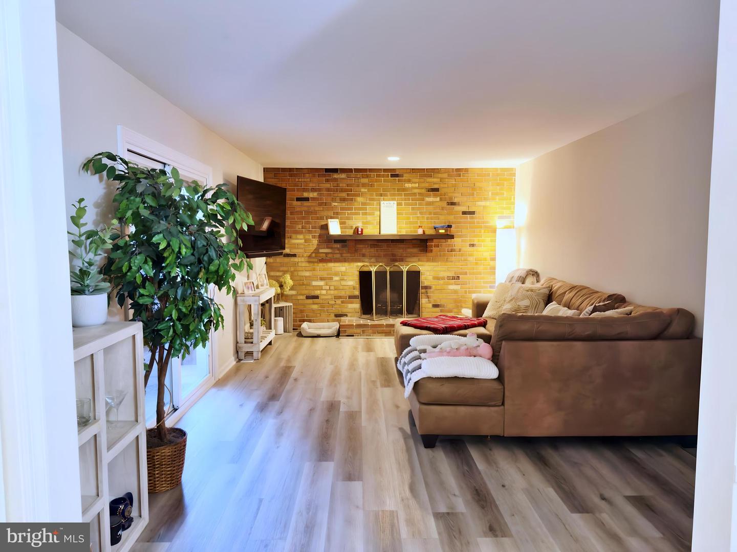 15310 EDGEHILL DR, DUMFRIES, Virginia 22025, 4 Bedrooms Bedrooms, 5 Rooms Rooms,3 BathroomsBathrooms,Residential,For sale,15310 EDGEHILL DR,VAPW2099380 MLS # VAPW2099380