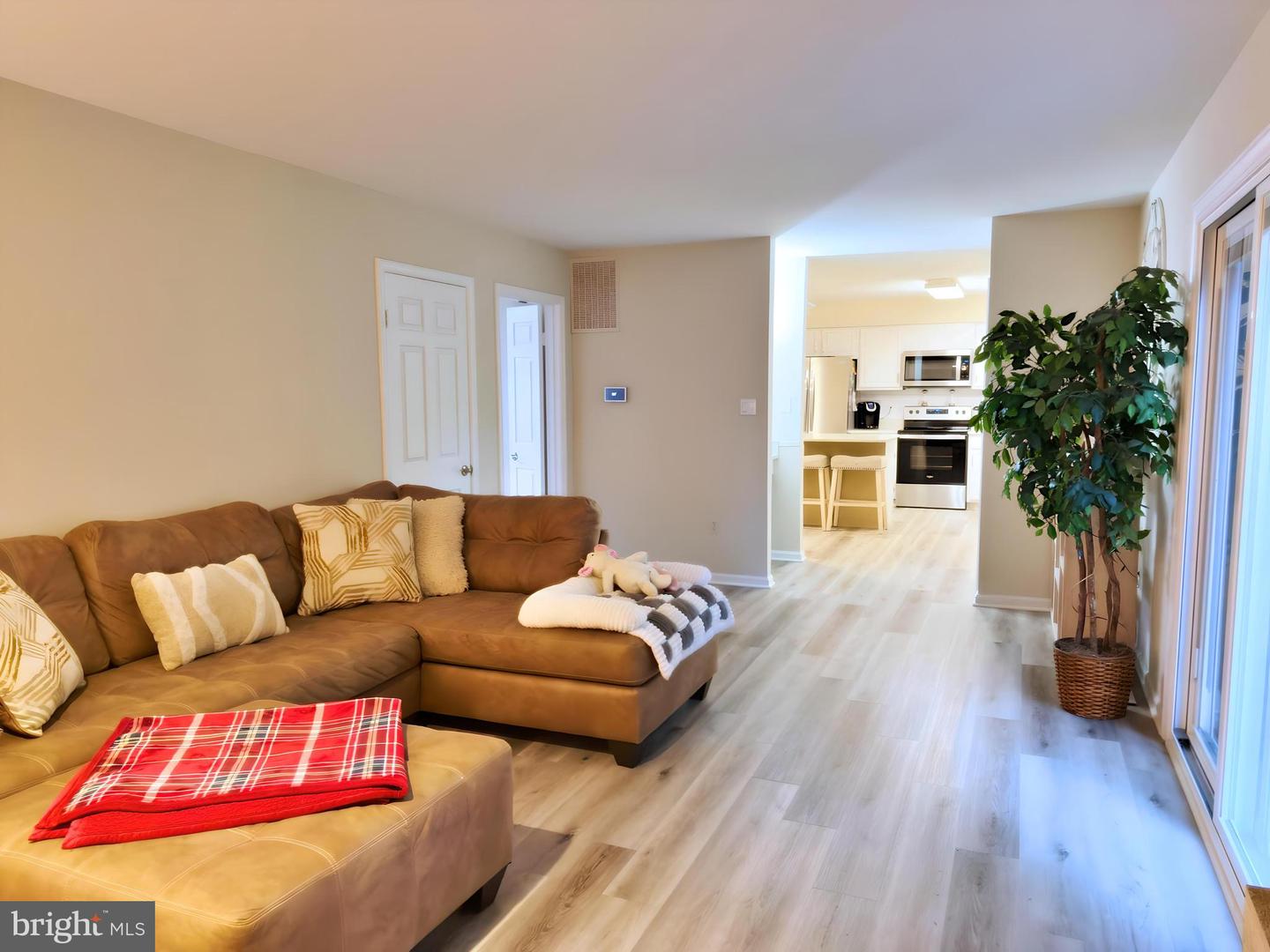 15310 EDGEHILL DR, DUMFRIES, Virginia 22025, 4 Bedrooms Bedrooms, 5 Rooms Rooms,3 BathroomsBathrooms,Residential,For sale,15310 EDGEHILL DR,VAPW2099380 MLS # VAPW2099380