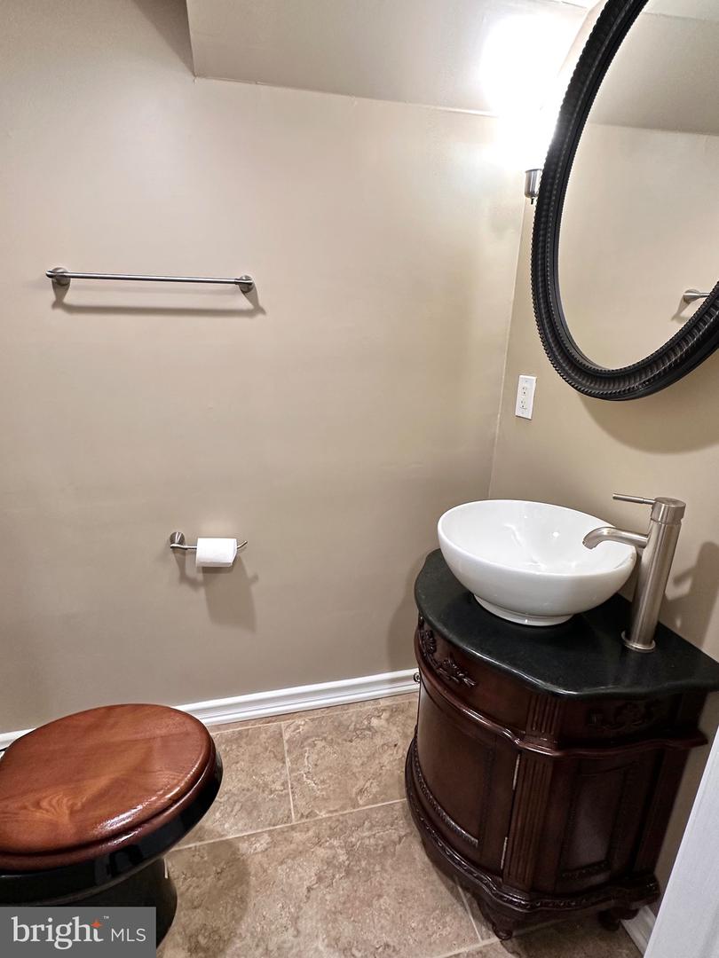 4103 IVANHOE LN, ALEXANDRIA, Virginia 22310, 5 Bedrooms Bedrooms, ,2 BathroomsBathrooms,Residential,For sale,4103 IVANHOE LN,VAFX2256058 MLS # VAFX2256058