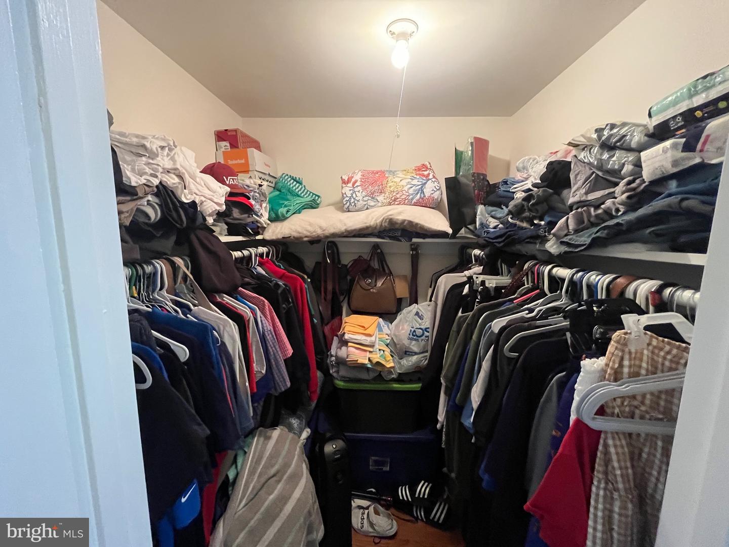 4803 LOCKWOOD LN, WOODBRIDGE, Virginia 22193, 4 Bedrooms Bedrooms, 8 Rooms Rooms,3 BathroomsBathrooms,Residential,For sale,4803 LOCKWOOD LN,VAPW2099438 MLS # VAPW2099438