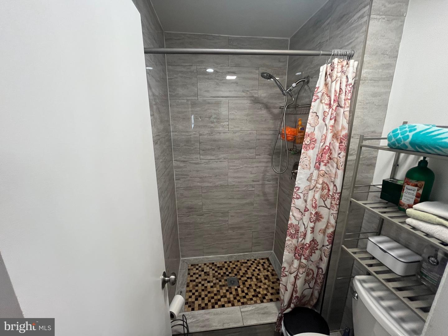 4803 LOCKWOOD LN, WOODBRIDGE, Virginia 22193, 4 Bedrooms Bedrooms, 8 Rooms Rooms,3 BathroomsBathrooms,Residential,For sale,4803 LOCKWOOD LN,VAPW2099438 MLS # VAPW2099438
