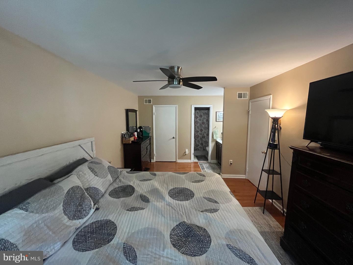 4803 LOCKWOOD LN, WOODBRIDGE, Virginia 22193, 4 Bedrooms Bedrooms, 8 Rooms Rooms,3 BathroomsBathrooms,Residential,For sale,4803 LOCKWOOD LN,VAPW2099438 MLS # VAPW2099438