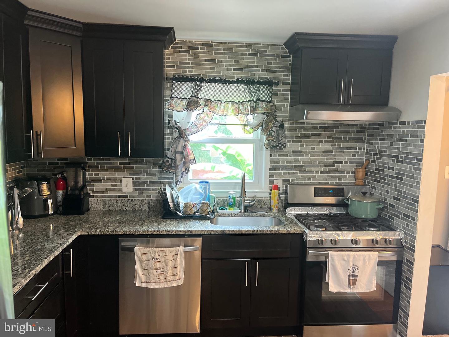 4803 LOCKWOOD LN, WOODBRIDGE, Virginia 22193, 4 Bedrooms Bedrooms, 8 Rooms Rooms,3 BathroomsBathrooms,Residential,For sale,4803 LOCKWOOD LN,VAPW2099438 MLS # VAPW2099438