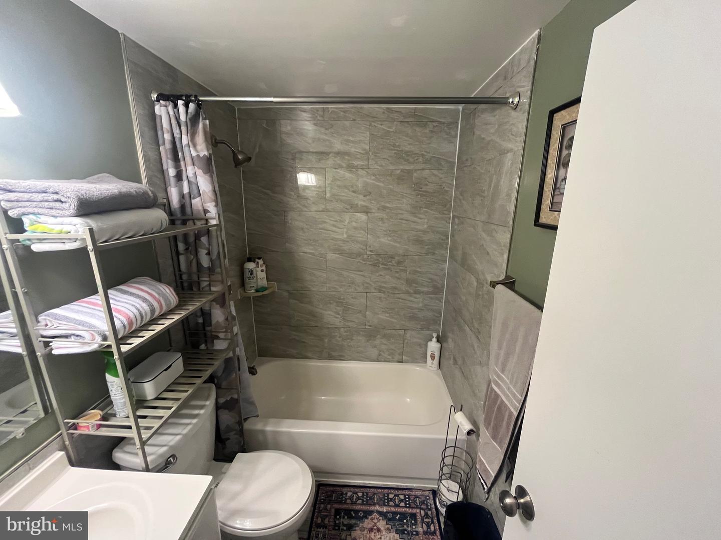 4803 LOCKWOOD LN, WOODBRIDGE, Virginia 22193, 4 Bedrooms Bedrooms, 8 Rooms Rooms,3 BathroomsBathrooms,Residential,For sale,4803 LOCKWOOD LN,VAPW2099438 MLS # VAPW2099438