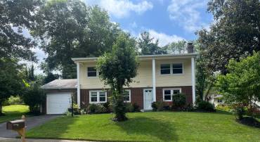 4803 LOCKWOOD LN, WOODBRIDGE, Virginia 22193, 4 Bedrooms Bedrooms, 8 Rooms Rooms,3 BathroomsBathrooms,Residential,For sale,4803 LOCKWOOD LN,VAPW2099438 MLS # VAPW2099438