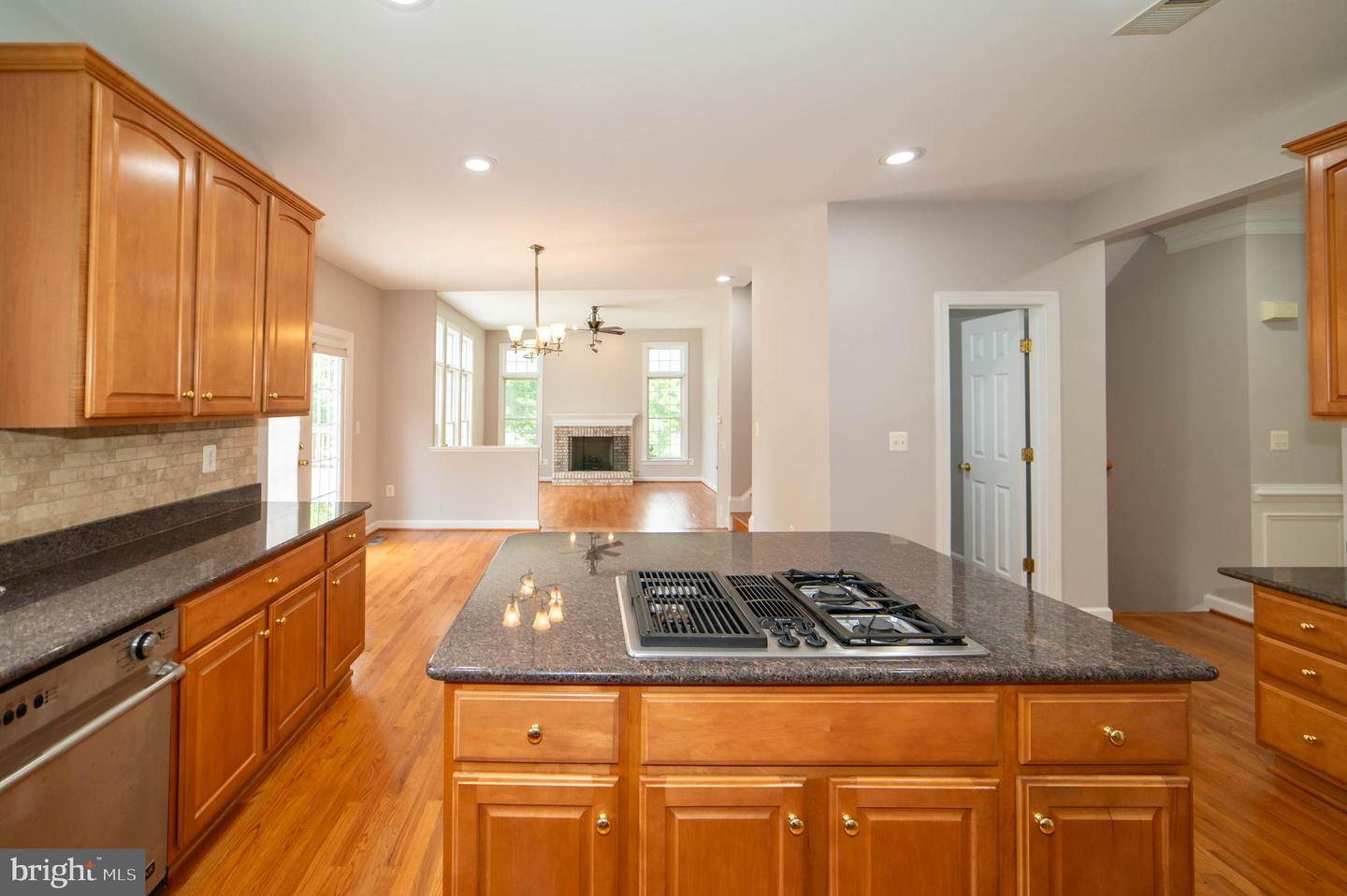 10116 CARLINGTON VALLEY CT, MANASSAS, Virginia 20111, 4 Bedrooms Bedrooms, ,3 BathroomsBathrooms,Residential,For sale,10116 CARLINGTON VALLEY CT,VAPW2099458 MLS # VAPW2099458