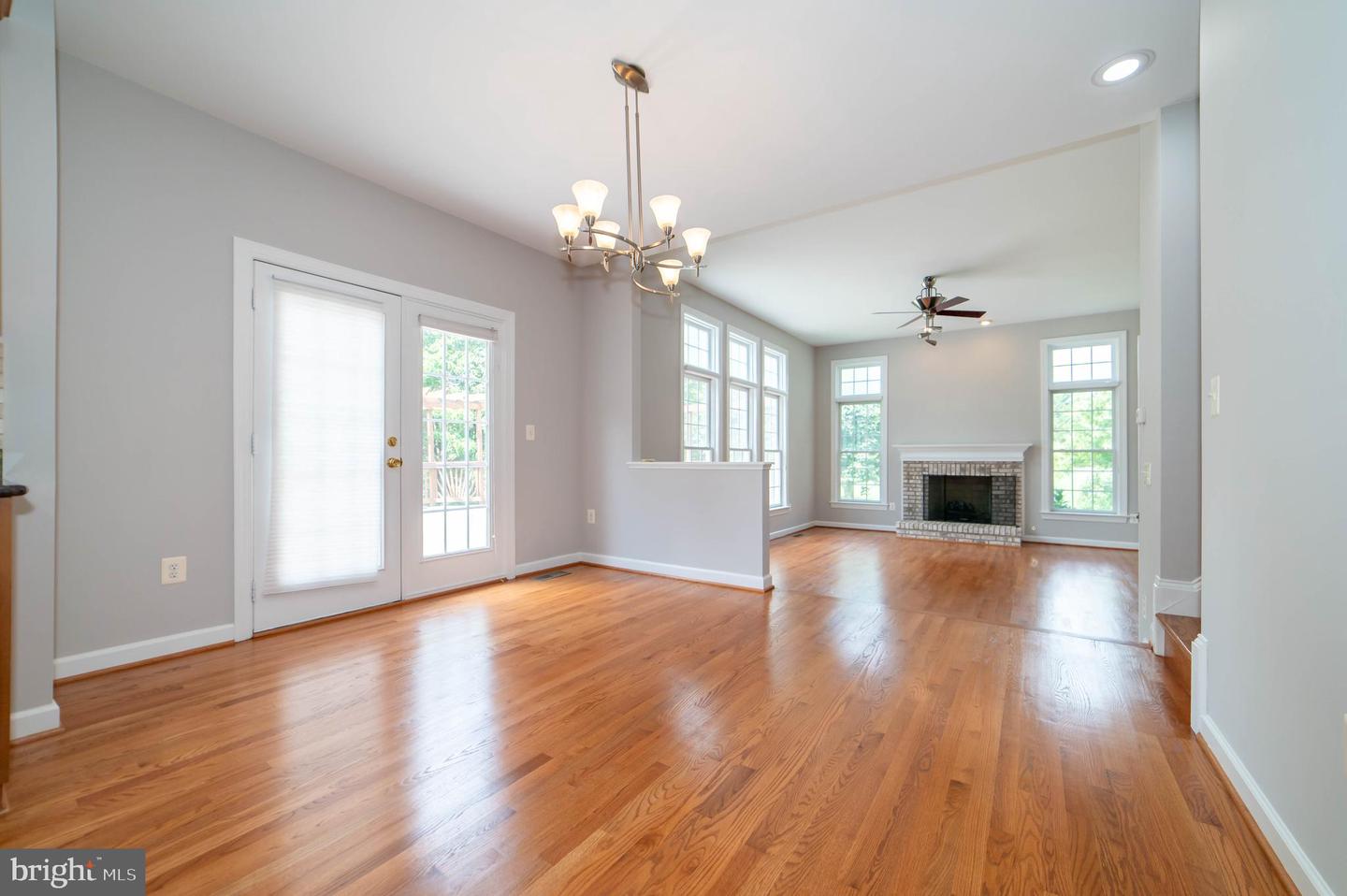 10116 CARLINGTON VALLEY CT, MANASSAS, Virginia 20111, 4 Bedrooms Bedrooms, ,3 BathroomsBathrooms,Residential,For sale,10116 CARLINGTON VALLEY CT,VAPW2099458 MLS # VAPW2099458