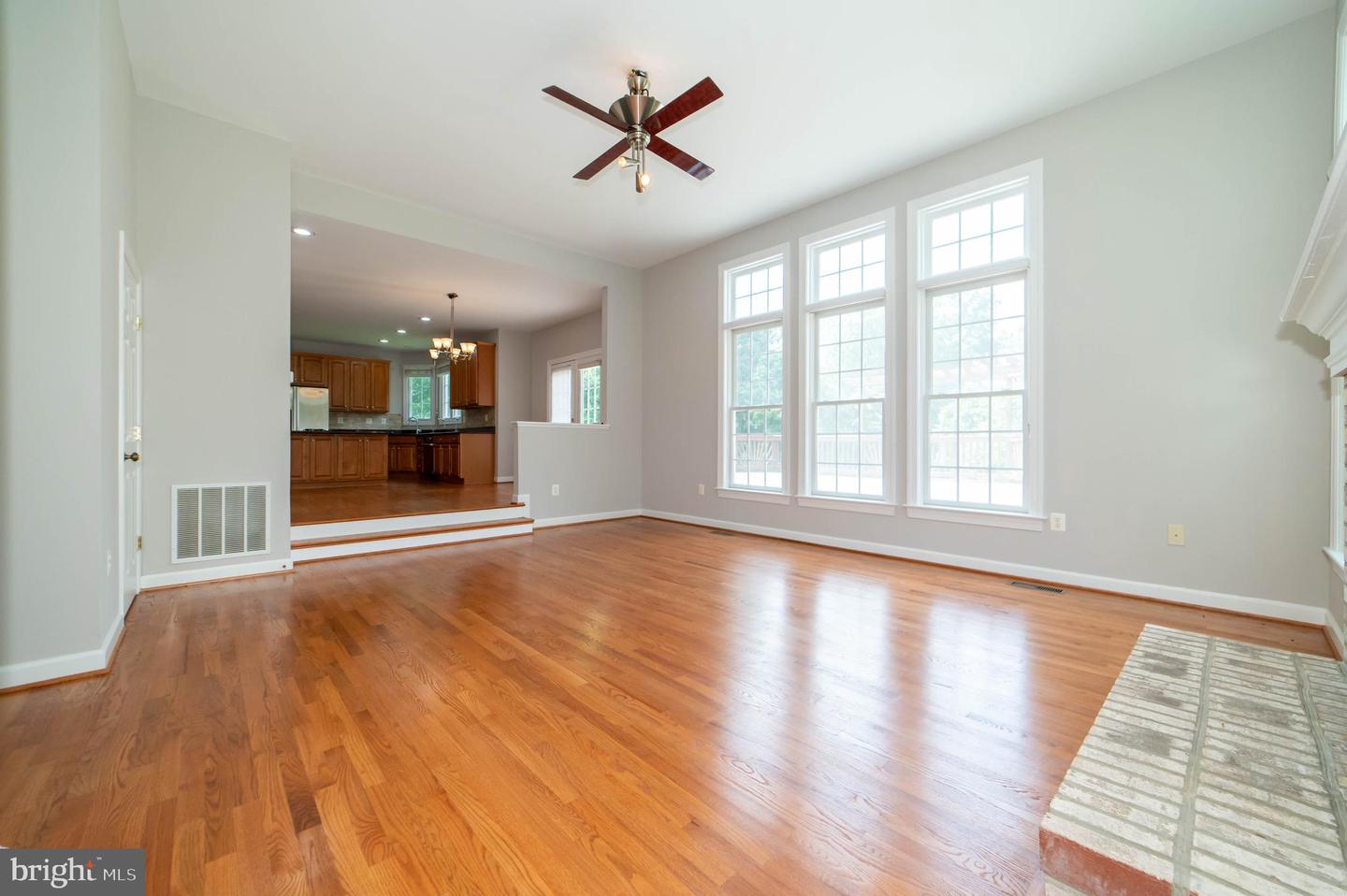 10116 CARLINGTON VALLEY CT, MANASSAS, Virginia 20111, 4 Bedrooms Bedrooms, ,3 BathroomsBathrooms,Residential,For sale,10116 CARLINGTON VALLEY CT,VAPW2099458 MLS # VAPW2099458