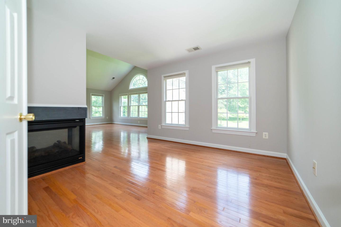 10116 CARLINGTON VALLEY CT, MANASSAS, Virginia 20111, 4 Bedrooms Bedrooms, ,3 BathroomsBathrooms,Residential,For sale,10116 CARLINGTON VALLEY CT,VAPW2099458 MLS # VAPW2099458