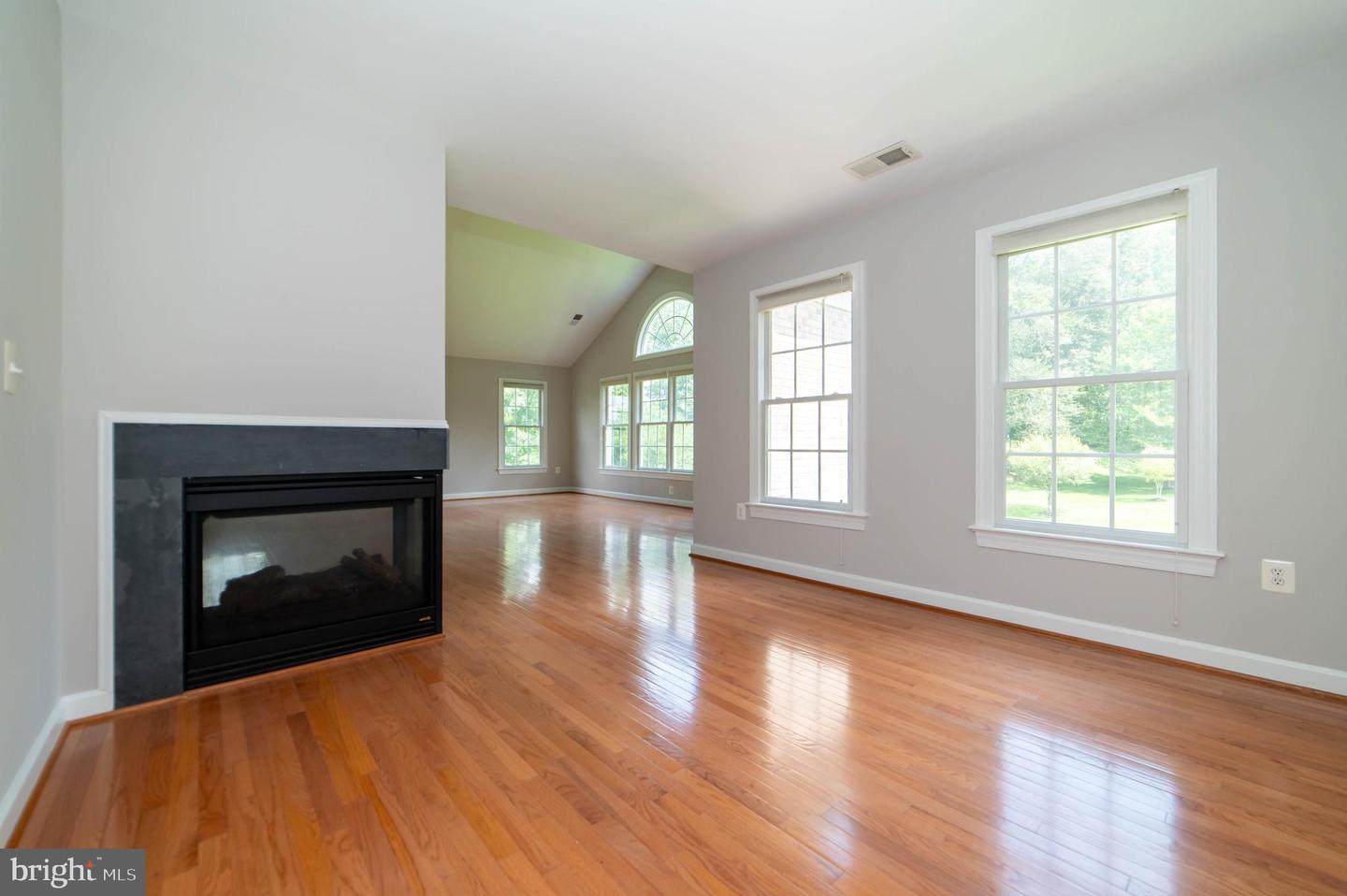 10116 CARLINGTON VALLEY CT, MANASSAS, Virginia 20111, 4 Bedrooms Bedrooms, ,3 BathroomsBathrooms,Residential,For sale,10116 CARLINGTON VALLEY CT,VAPW2099458 MLS # VAPW2099458