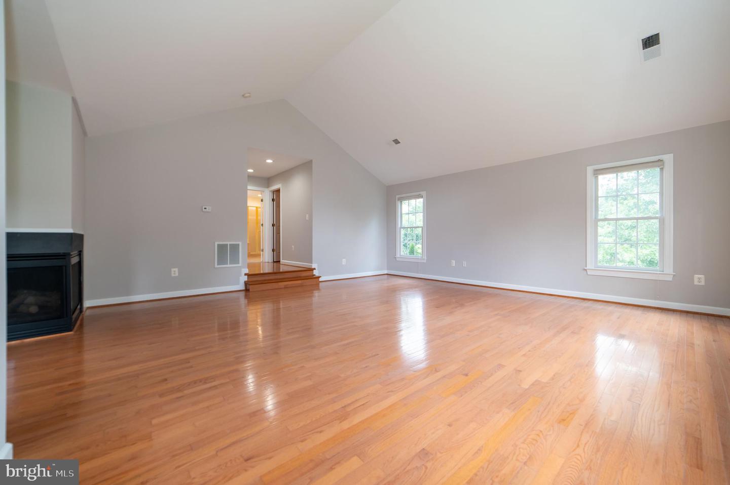 10116 CARLINGTON VALLEY CT, MANASSAS, Virginia 20111, 4 Bedrooms Bedrooms, ,3 BathroomsBathrooms,Residential,For sale,10116 CARLINGTON VALLEY CT,VAPW2099458 MLS # VAPW2099458