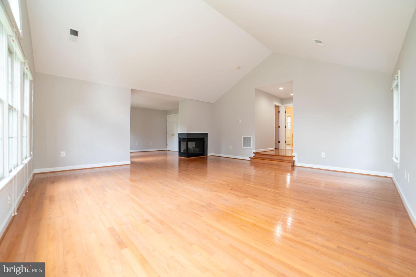 10116 CARLINGTON VALLEY CT, MANASSAS, Virginia 20111, 4 Bedrooms Bedrooms, ,3 BathroomsBathrooms,Residential,For sale,10116 CARLINGTON VALLEY CT,VAPW2099458 MLS # VAPW2099458