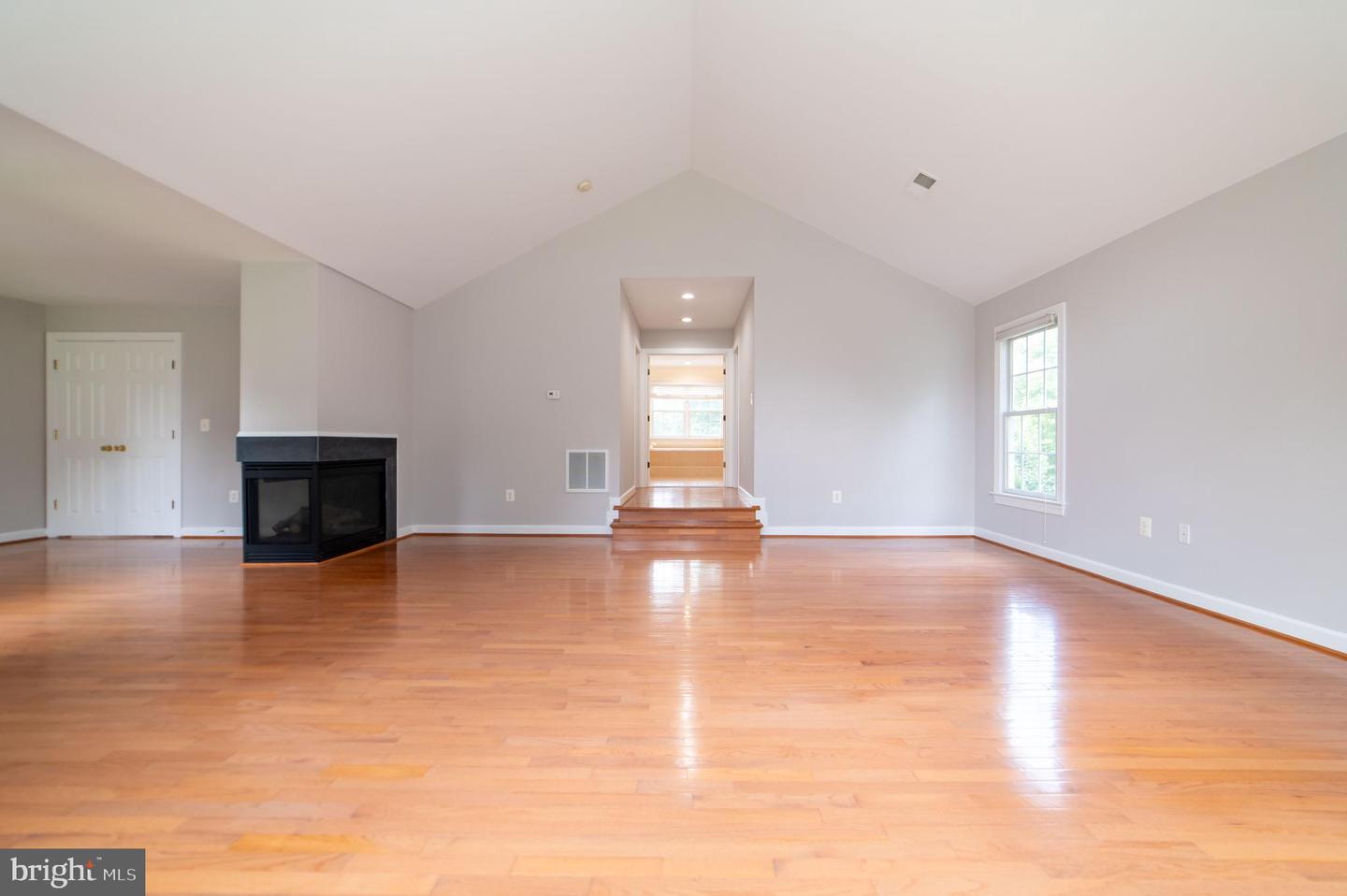 10116 CARLINGTON VALLEY CT, MANASSAS, Virginia 20111, 4 Bedrooms Bedrooms, ,3 BathroomsBathrooms,Residential,For sale,10116 CARLINGTON VALLEY CT,VAPW2099458 MLS # VAPW2099458