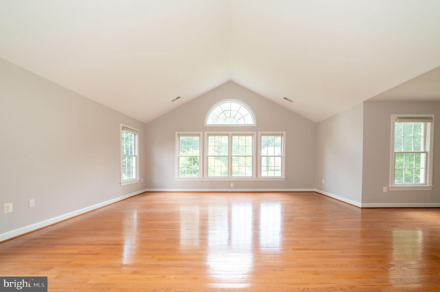 10116 CARLINGTON VALLEY CT, MANASSAS, Virginia 20111, 4 Bedrooms Bedrooms, ,3 BathroomsBathrooms,Residential,For sale,10116 CARLINGTON VALLEY CT,VAPW2099458 MLS # VAPW2099458