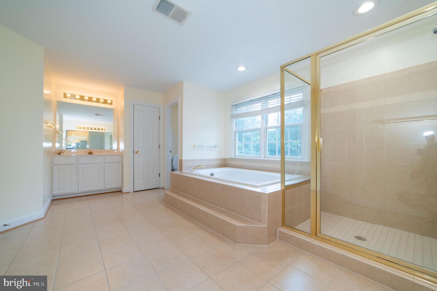 10116 CARLINGTON VALLEY CT, MANASSAS, Virginia 20111, 4 Bedrooms Bedrooms, ,3 BathroomsBathrooms,Residential,For sale,10116 CARLINGTON VALLEY CT,VAPW2099458 MLS # VAPW2099458