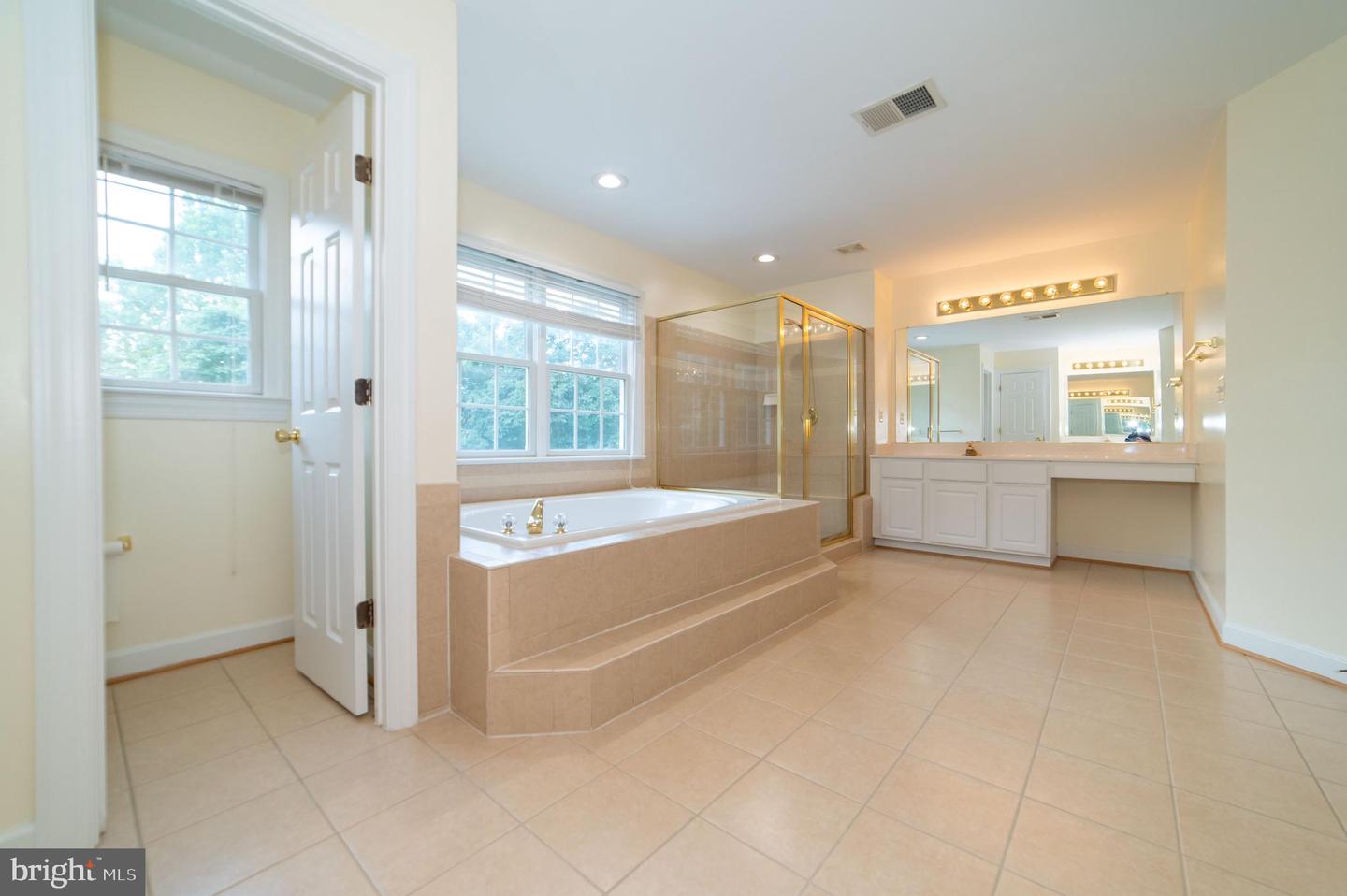 10116 CARLINGTON VALLEY CT, MANASSAS, Virginia 20111, 4 Bedrooms Bedrooms, ,3 BathroomsBathrooms,Residential,For sale,10116 CARLINGTON VALLEY CT,VAPW2099458 MLS # VAPW2099458