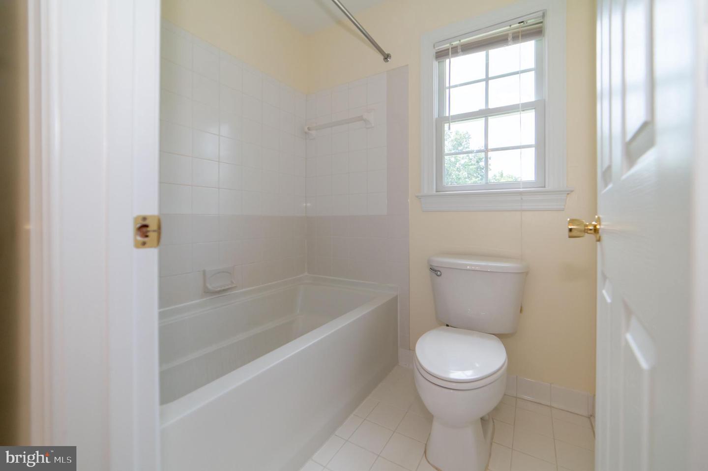 10116 CARLINGTON VALLEY CT, MANASSAS, Virginia 20111, 4 Bedrooms Bedrooms, ,3 BathroomsBathrooms,Residential,For sale,10116 CARLINGTON VALLEY CT,VAPW2099458 MLS # VAPW2099458