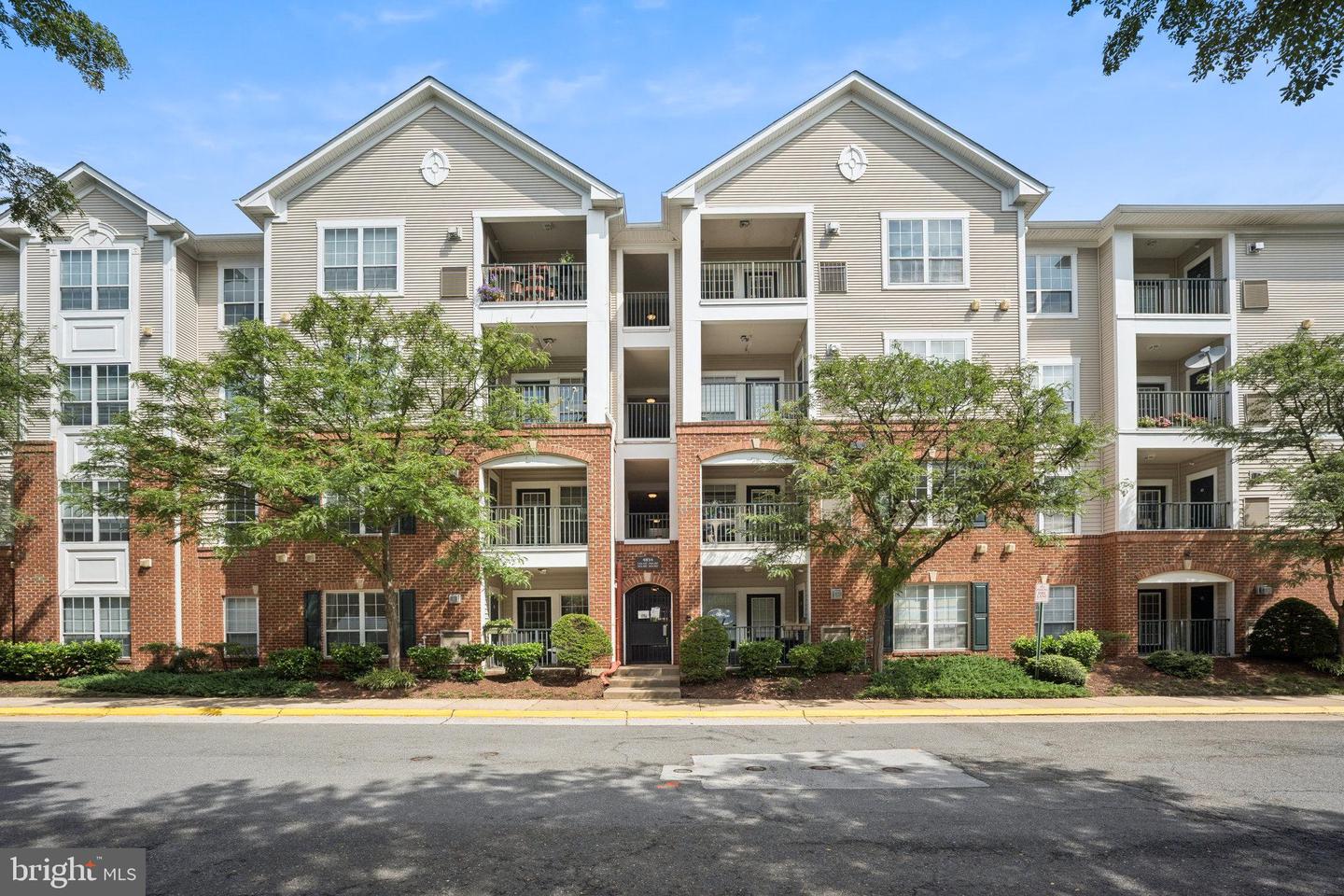 4854 EISENHOWER AVE #456, ALEXANDRIA, Virginia 22304, 2 Bedrooms Bedrooms, ,2 BathroomsBathrooms,Residential,For sale,4854 EISENHOWER AVE #456,VAAX2047606 MLS # VAAX2047606