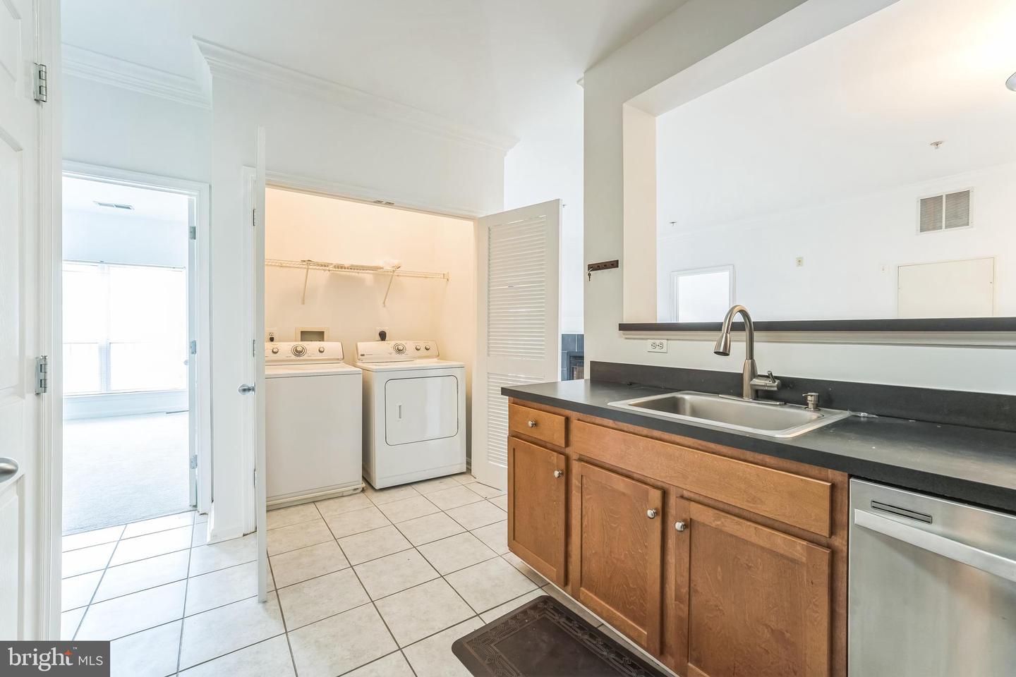 4854 EISENHOWER AVE #456, ALEXANDRIA, Virginia 22304, 2 Bedrooms Bedrooms, ,2 BathroomsBathrooms,Residential,For sale,4854 EISENHOWER AVE #456,VAAX2047606 MLS # VAAX2047606
