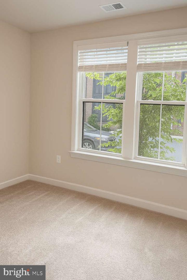 7275 NITTANY LN, ALEXANDRIA, Virginia 22306, 4 Bedrooms Bedrooms, ,3 BathroomsBathrooms,Residential,For sale,7275 NITTANY LN,VAFX2256180 MLS # VAFX2256180