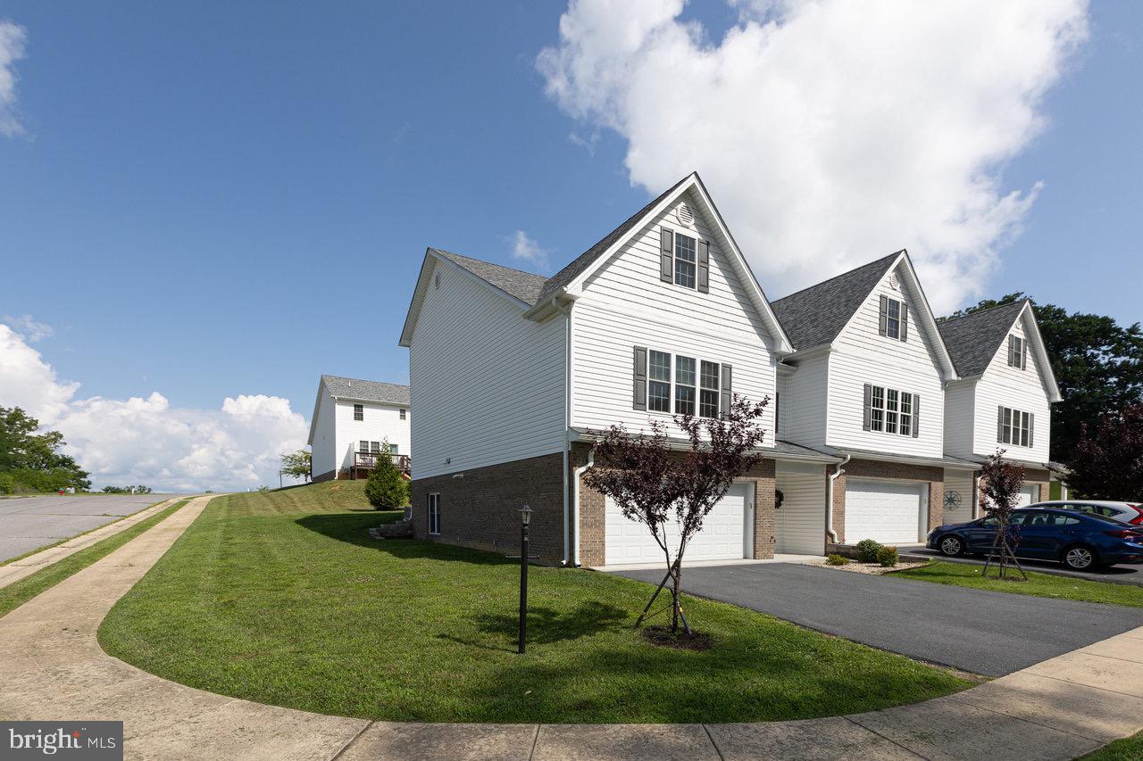 11 COLLINSWOOD WAY, STAUNTON, Virginia 24401, 4 Bedrooms Bedrooms, ,3 BathroomsBathrooms,Residential,For sale,11 COLLINSWOOD WAY,VASC2000694 MLS # VASC2000694