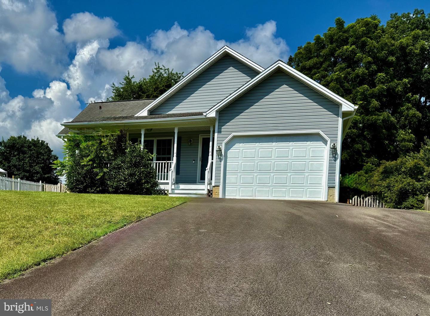 9903 BETHWOOD DR, FREDERICKSBURG, Virginia 22407, 3 Bedrooms Bedrooms, 6 Rooms Rooms,2 BathroomsBathrooms,Residential,For sale,9903 BETHWOOD DR,VASP2034780 MLS # VASP2034780