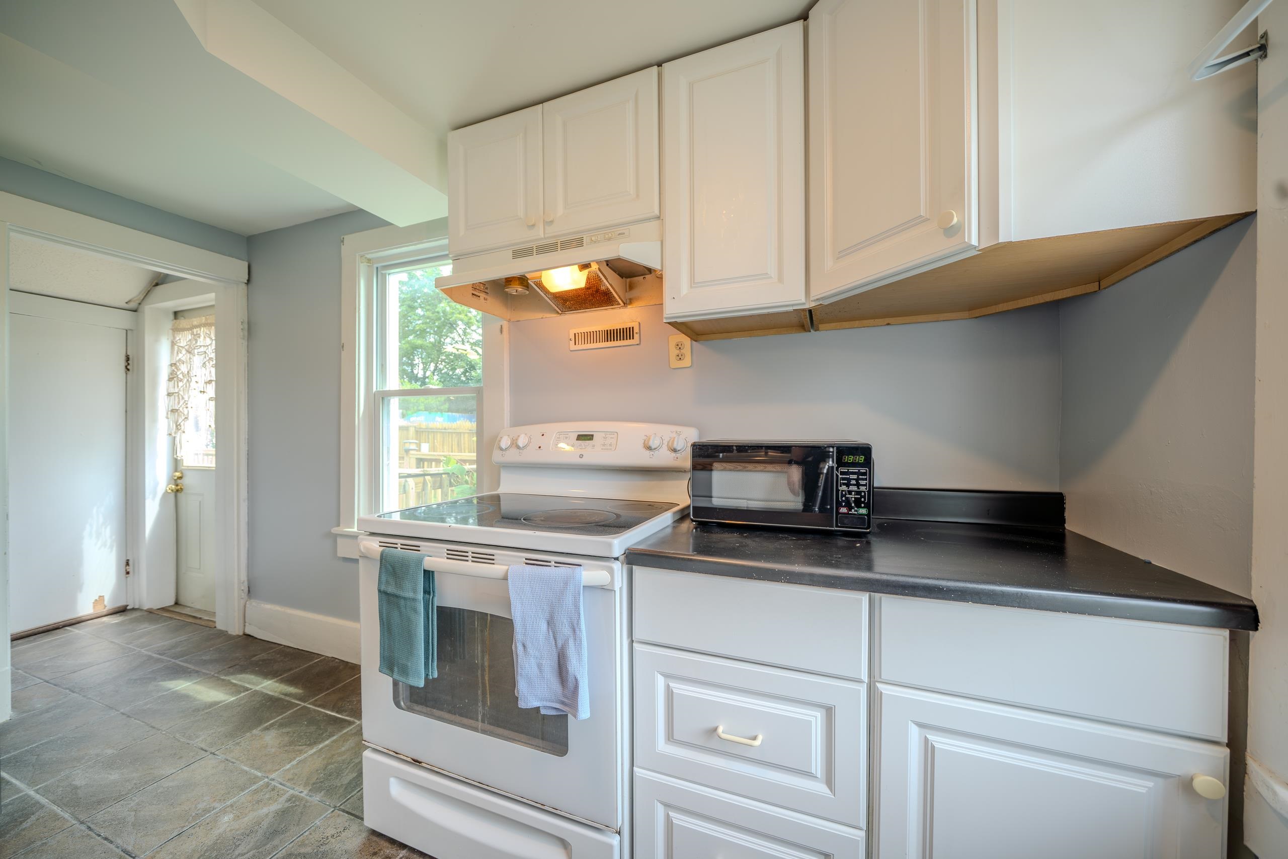 132 NEW YORK AVE, HARRISONBURG, Virginia 22801, 2 Bedrooms Bedrooms, ,1 BathroomBathrooms,Residential,132 NEW YORK AVE,666869 MLS # 666869