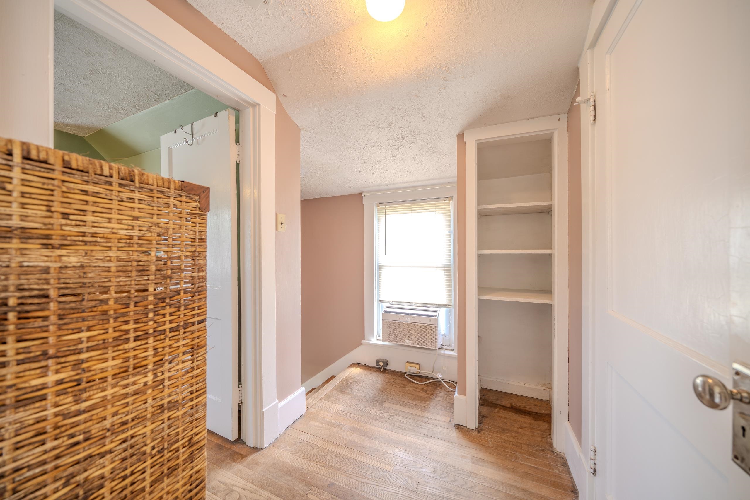 132 NEW YORK AVE, HARRISONBURG, Virginia 22801, 2 Bedrooms Bedrooms, ,1 BathroomBathrooms,Residential,132 NEW YORK AVE,666869 MLS # 666869