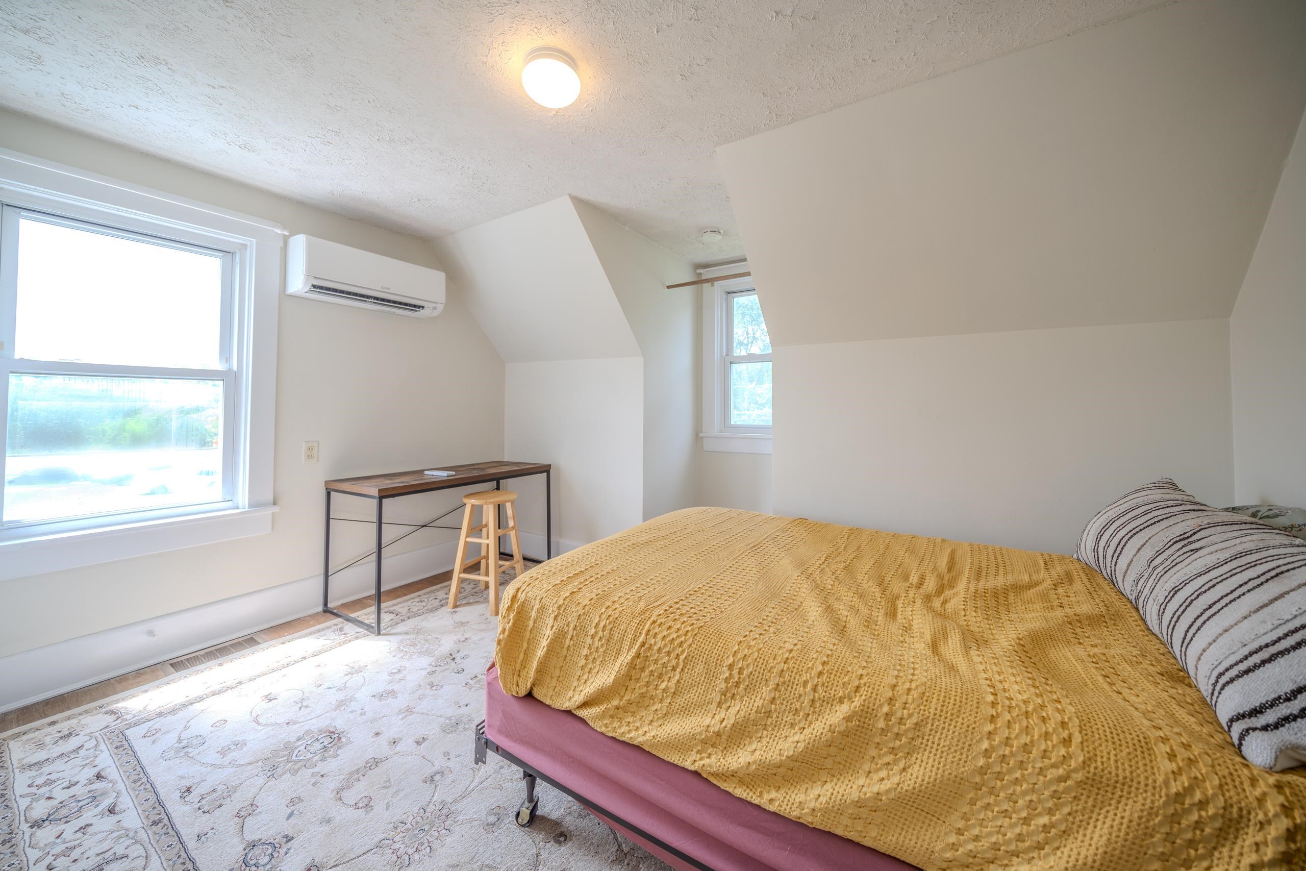132 NEW YORK AVE, HARRISONBURG, Virginia 22801, 2 Bedrooms Bedrooms, ,1 BathroomBathrooms,Residential,132 NEW YORK AVE,666869 MLS # 666869