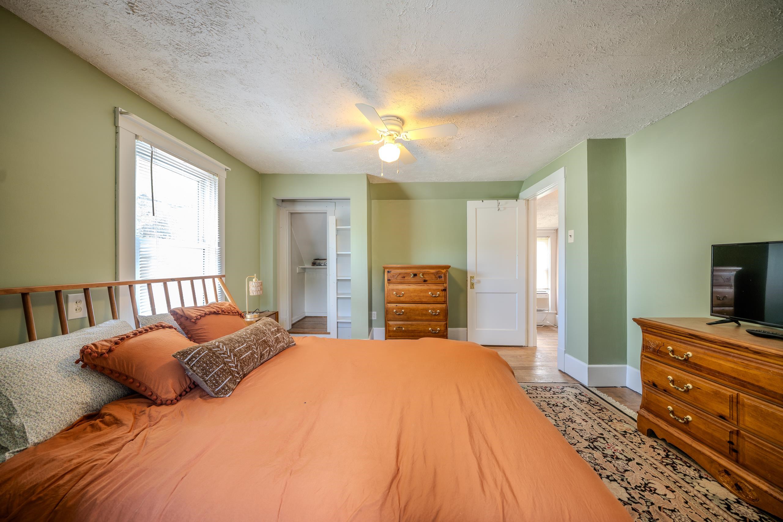 132 NEW YORK AVE, HARRISONBURG, Virginia 22801, 2 Bedrooms Bedrooms, ,1 BathroomBathrooms,Residential,132 NEW YORK AVE,666869 MLS # 666869