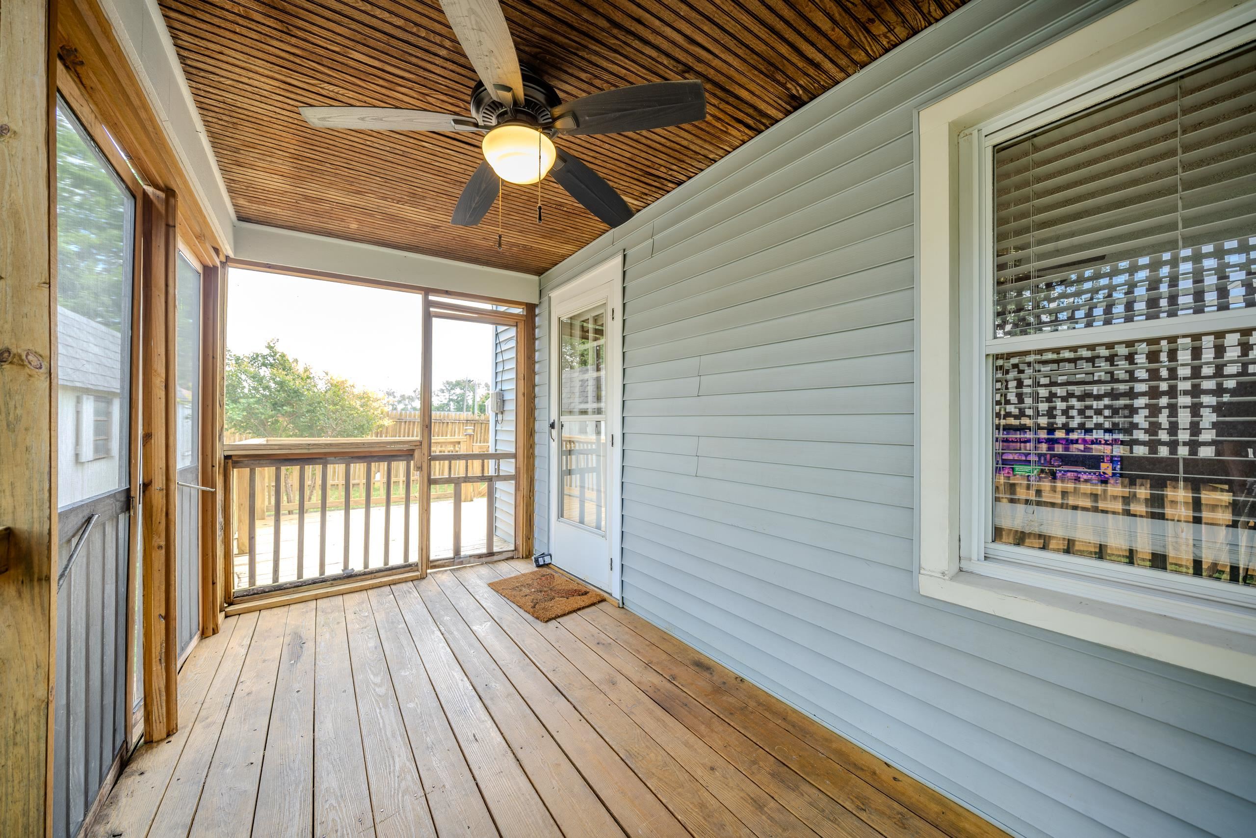 132 NEW YORK AVE, HARRISONBURG, Virginia 22801, 2 Bedrooms Bedrooms, ,1 BathroomBathrooms,Residential,132 NEW YORK AVE,666869 MLS # 666869