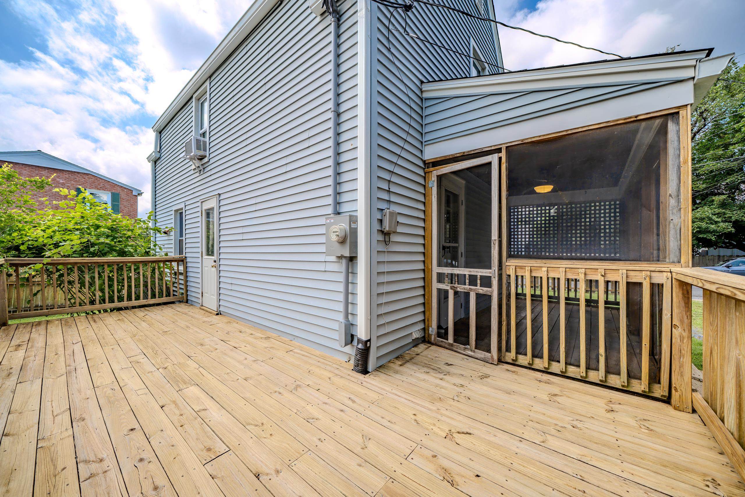 132 NEW YORK AVE, HARRISONBURG, Virginia 22801, 2 Bedrooms Bedrooms, ,1 BathroomBathrooms,Residential,132 NEW YORK AVE,666869 MLS # 666869