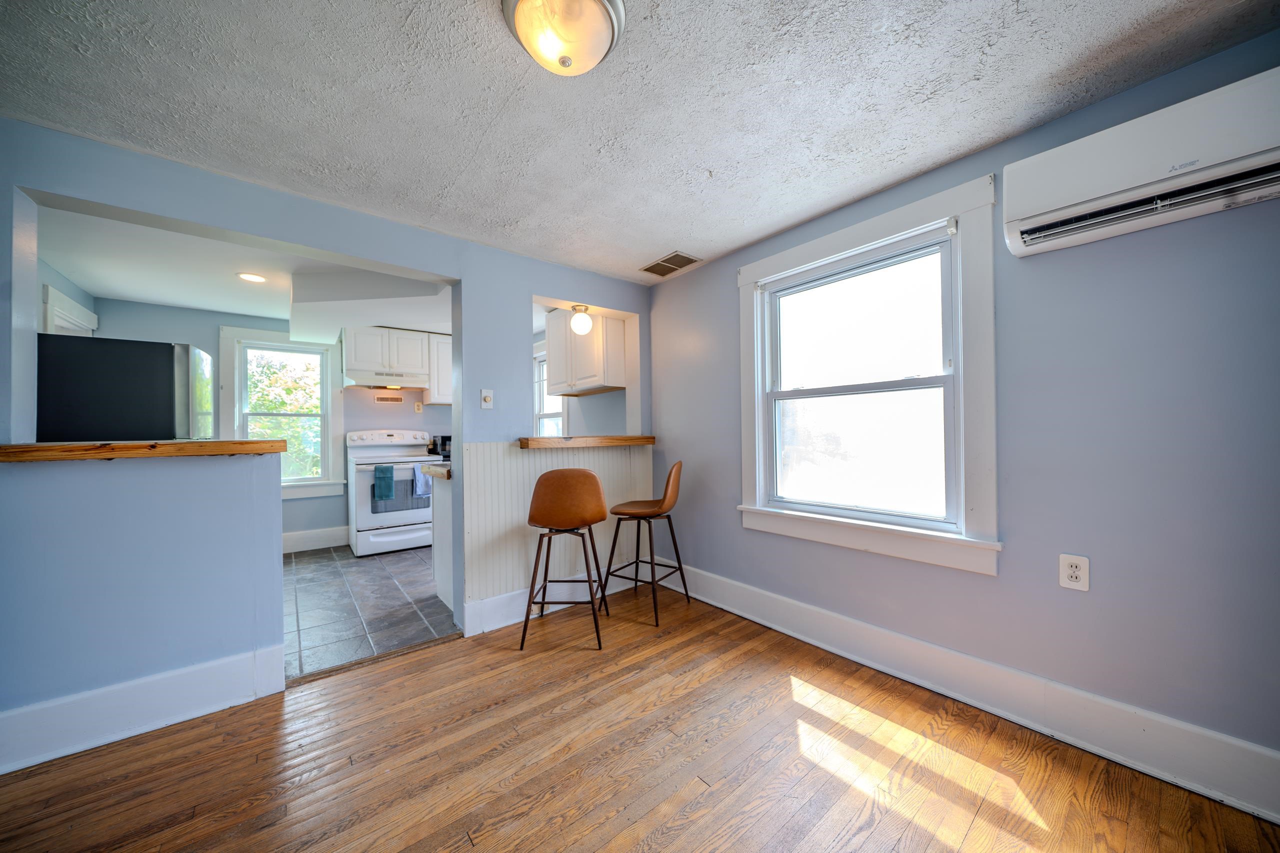 132 NEW YORK AVE, HARRISONBURG, Virginia 22801, 2 Bedrooms Bedrooms, ,1 BathroomBathrooms,Residential,132 NEW YORK AVE,666869 MLS # 666869