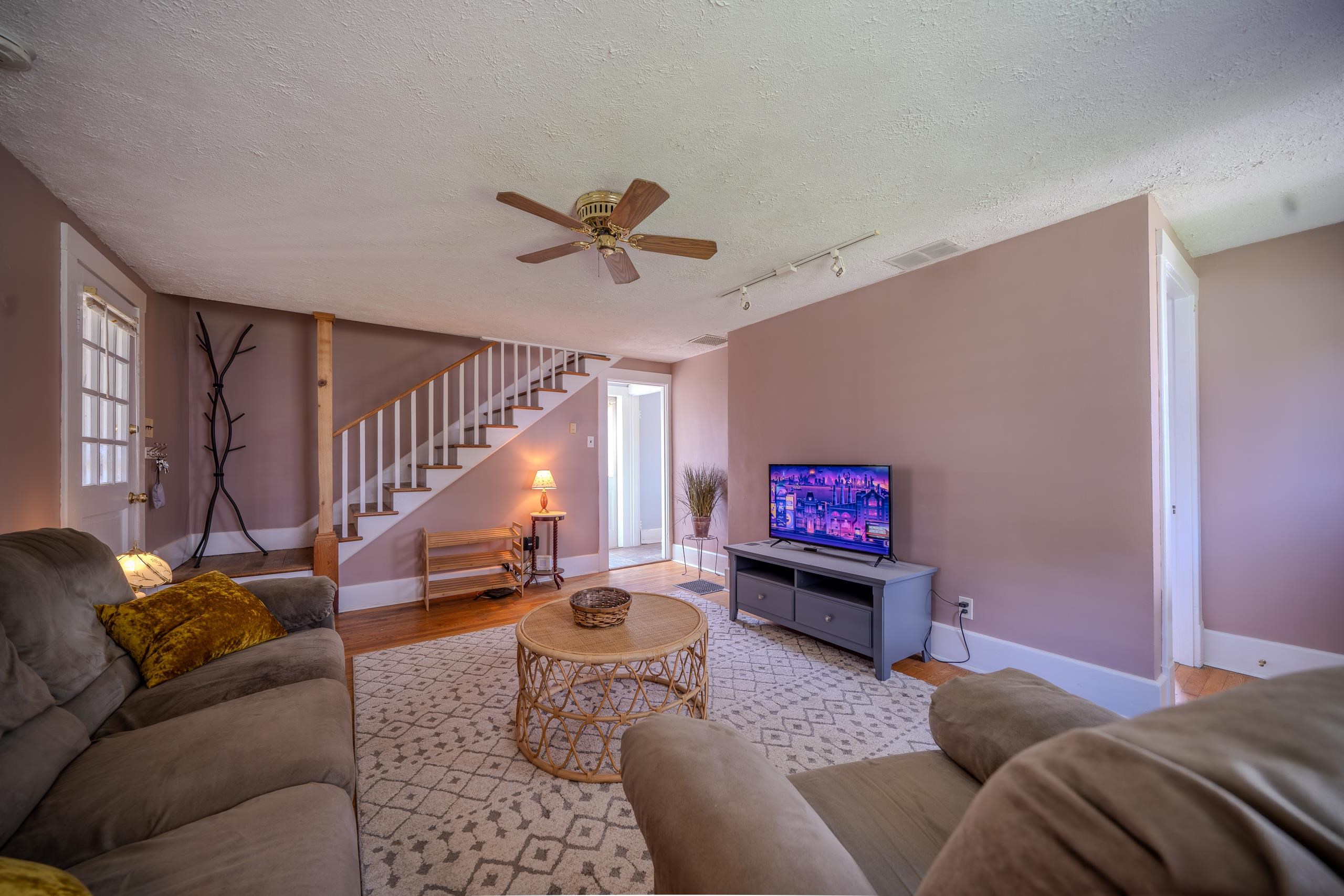 132 NEW YORK AVE, HARRISONBURG, Virginia 22801, 2 Bedrooms Bedrooms, ,1 BathroomBathrooms,Residential,132 NEW YORK AVE,666869 MLS # 666869