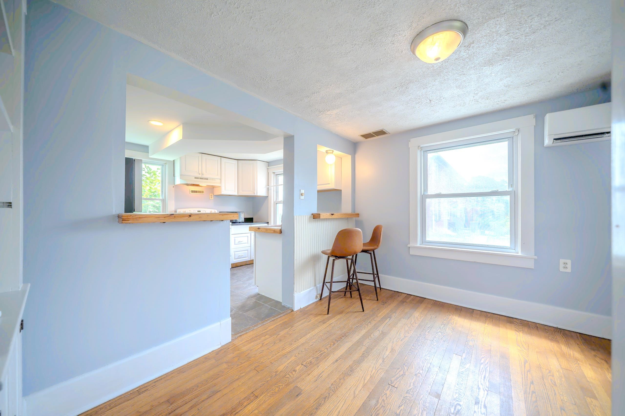 132 NEW YORK AVE, HARRISONBURG, Virginia 22801, 2 Bedrooms Bedrooms, ,1 BathroomBathrooms,Residential,132 NEW YORK AVE,666869 MLS # 666869